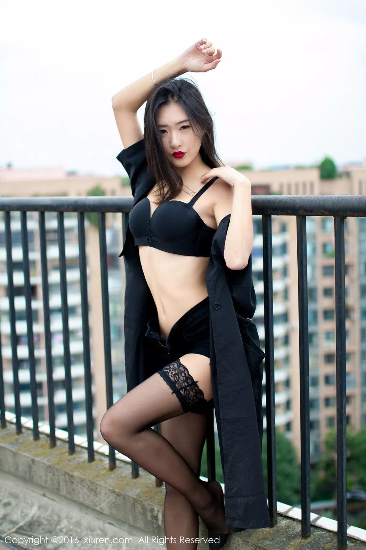 秀人集.com_[XiuRen秀人网]No.624_嫩模周琰琳LIN室外露天天台性感内衣黑色蕾丝袜迷人美腿写真49P