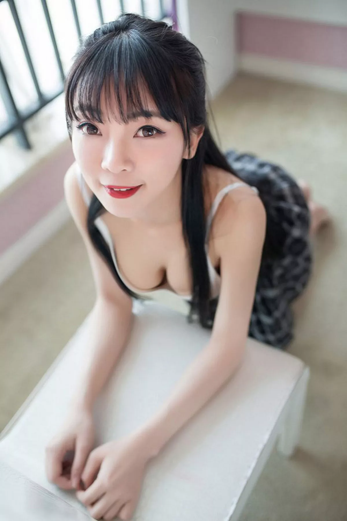 秀人集.com_[XiuRen秀人网]No.593_性感小萝莉Mio莉莉丝粉红吊带背心秀美胸迷人写真52P