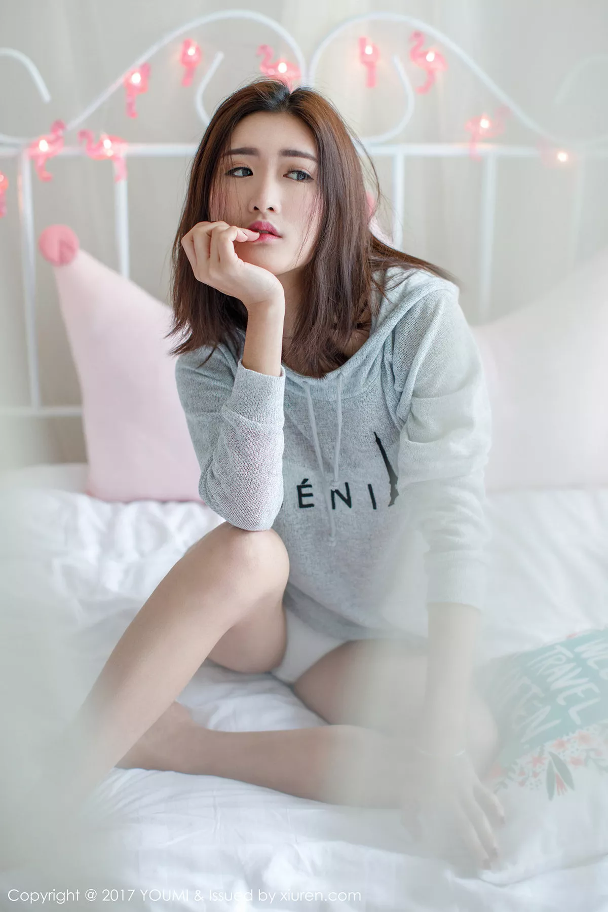 秀人集.com_[YouMi尤蜜荟]Vol.026_嫩模周琰琳LIN居家床上性感蕾丝内衣+护士制服诱惑写真49P