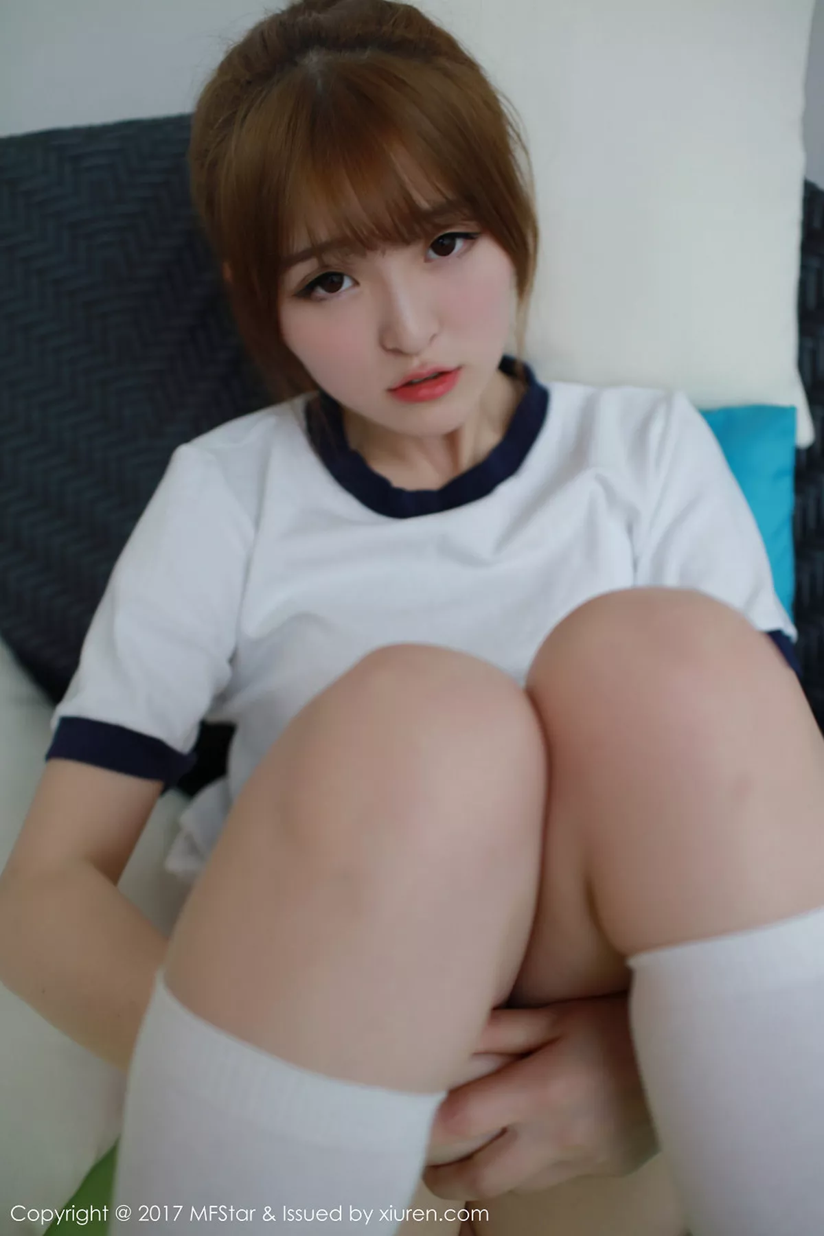 秀人集.com_[MFStar模范学院]Vol.090_嫩模伊小七MoMo清纯运动服+眼镜OL系列完美身材写真51P