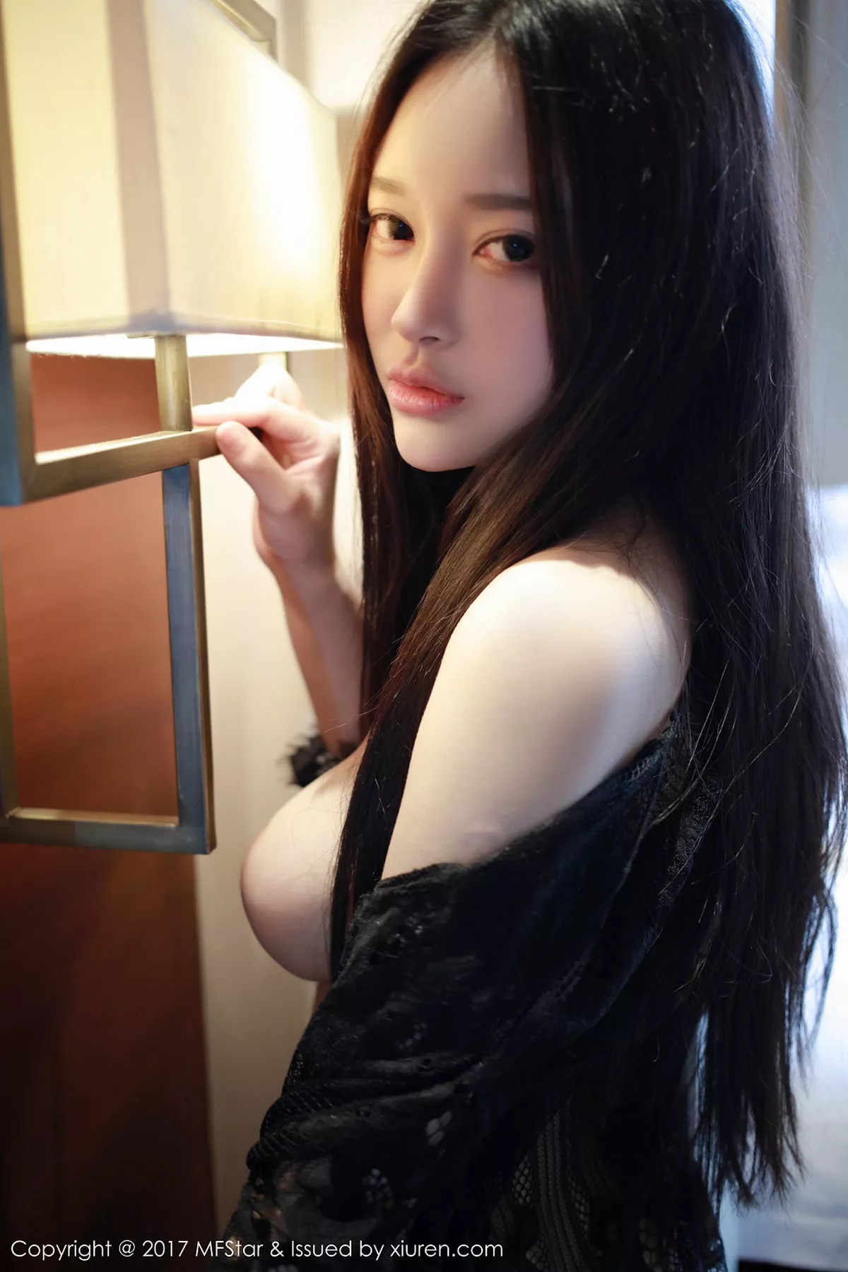 秀人集.com_[MFStar模范学院]Vol.092_嫩模唐琪儿Beauty半截上衣秀豪乳雪嫩肌肤诱惑写真51P