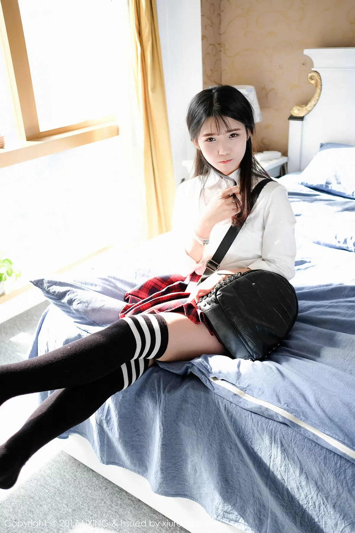 秀人集.com_[UXING优星馆]Vol.046_童颜巨乳妹子可爱的小叶子格子短裙学生装性感内衣写真50P