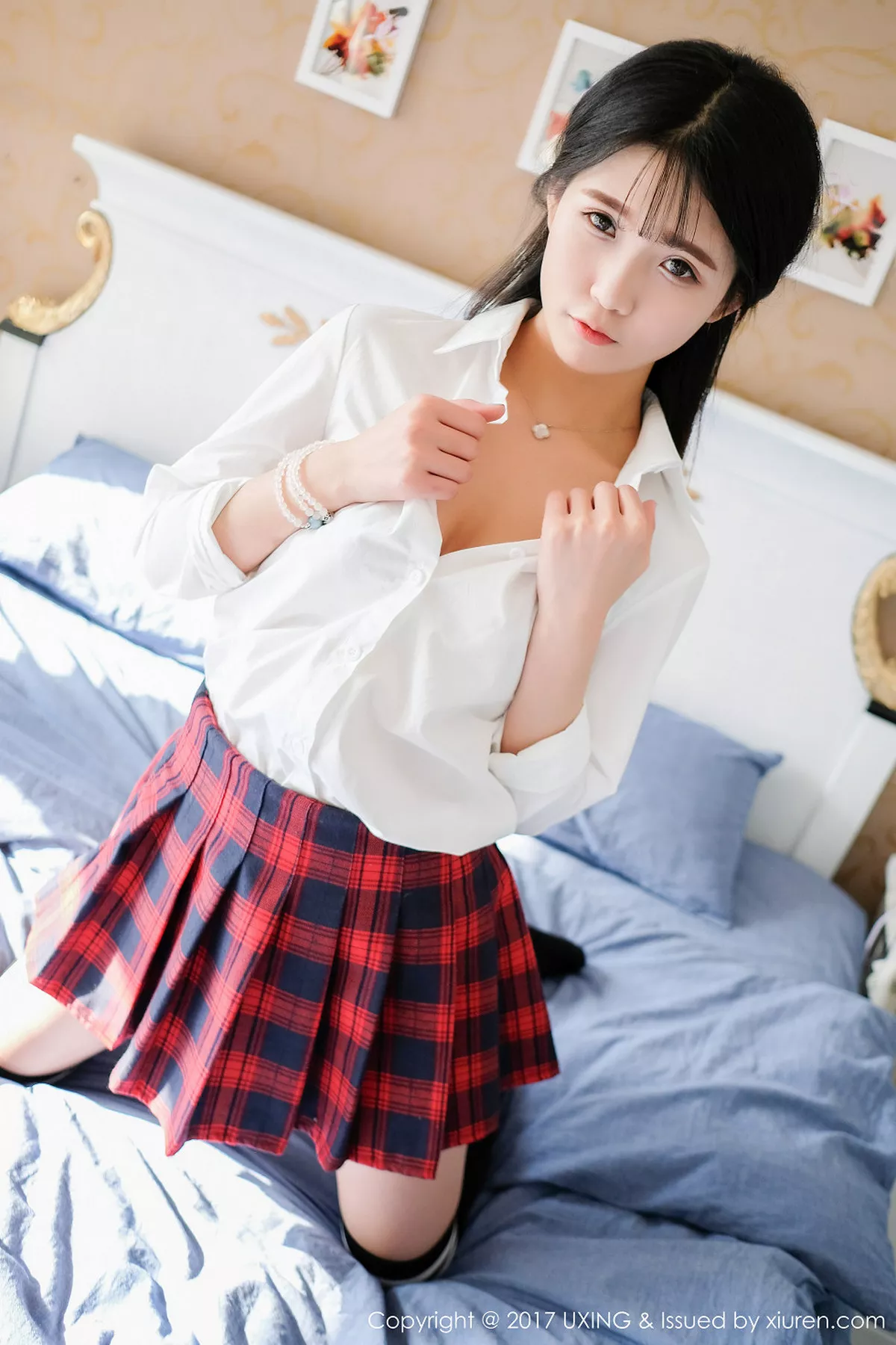 秀人集.com_[UXING优星馆]Vol.046_童颜巨乳妹子可爱的小叶子格子短裙学生装性感内衣写真50P