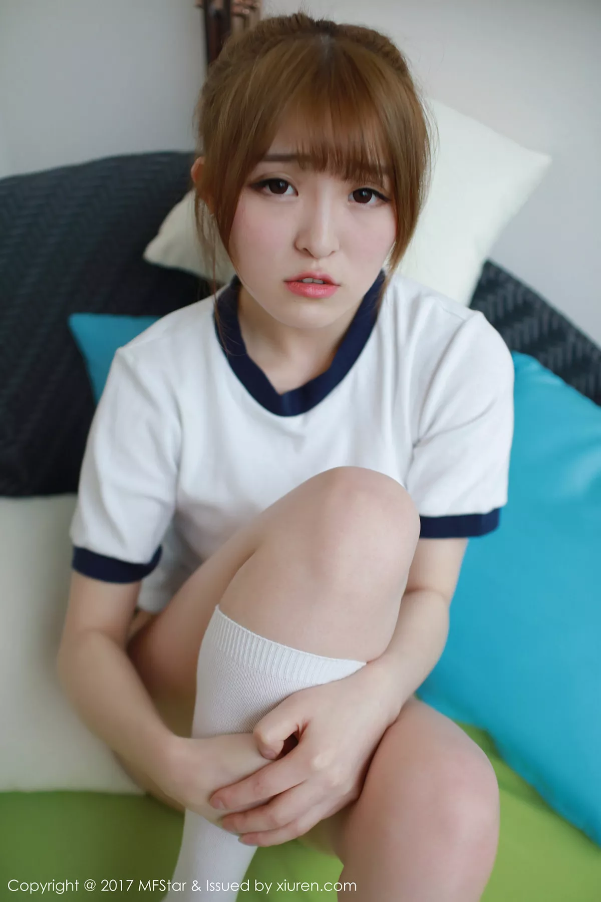 秀人集.com_[MFStar模范学院]Vol.090_嫩模伊小七MoMo清纯运动服+眼镜OL系列完美身材写真51P