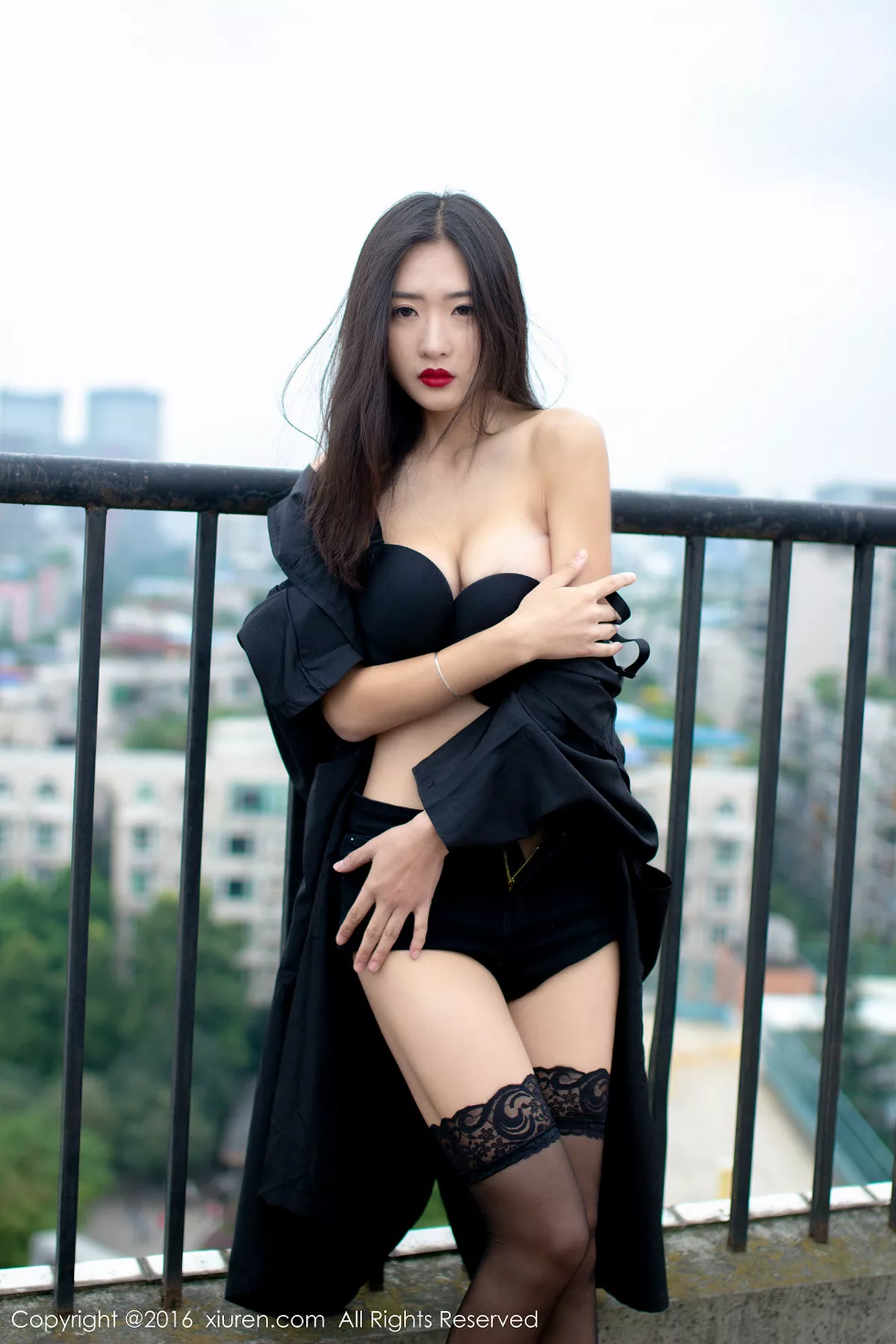 秀人集.com_[XiuRen秀人网]No.624_嫩模周琰琳LIN室外露天天台性感内衣黑色蕾丝袜迷人美腿写真49P