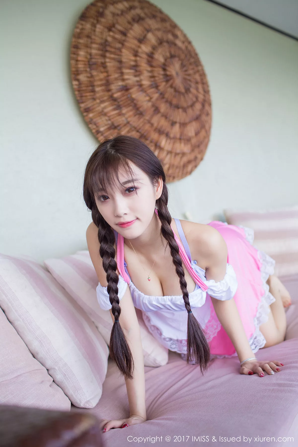 秀人集.com_[IMISS爱蜜社]Vol.159_嫩模杨晨晨sugar长滩旅拍性感粉红女仆装半脱内裤诱惑写真53P