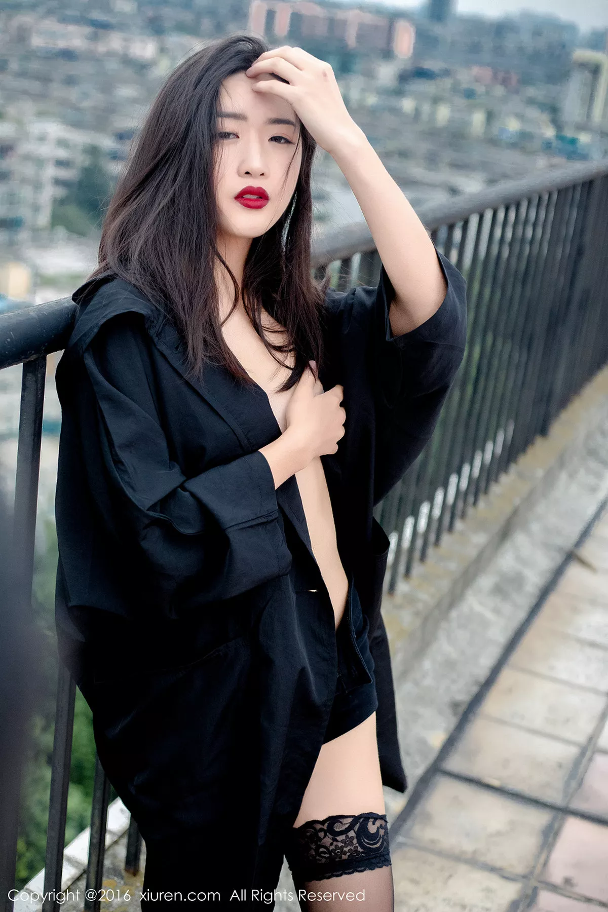 秀人集.com_[XiuRen秀人网]No.624_嫩模周琰琳LIN室外露天天台性感内衣黑色蕾丝袜迷人美腿写真49P