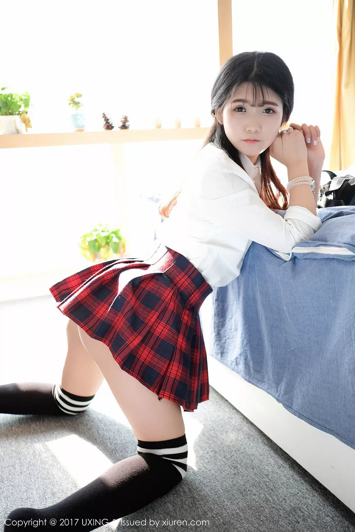 秀人集.com_[UXING优星馆]Vol.046_童颜巨乳妹子可爱的小叶子格子短裙学生装性感内衣写真50P