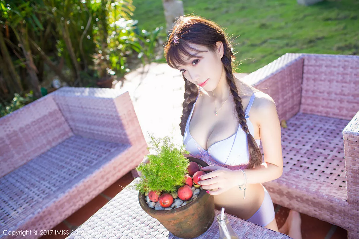 秀人集.com_[IMISS爱蜜社]Vol.159_嫩模杨晨晨sugar长滩旅拍性感粉红女仆装半脱内裤诱惑写真53P