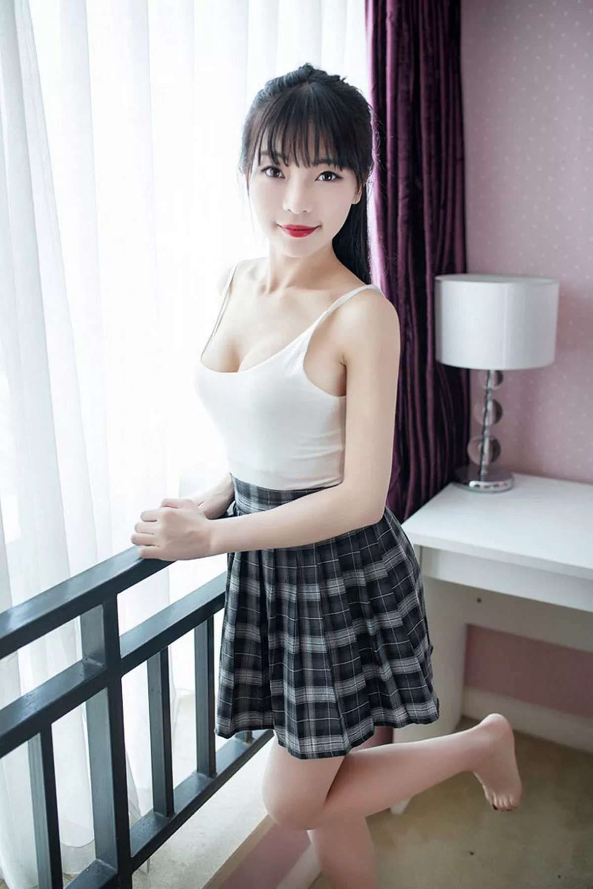秀人集.com_[XiuRen秀人网]No.593_性感小萝莉Mio莉莉丝粉红吊带背心秀美胸迷人写真52P