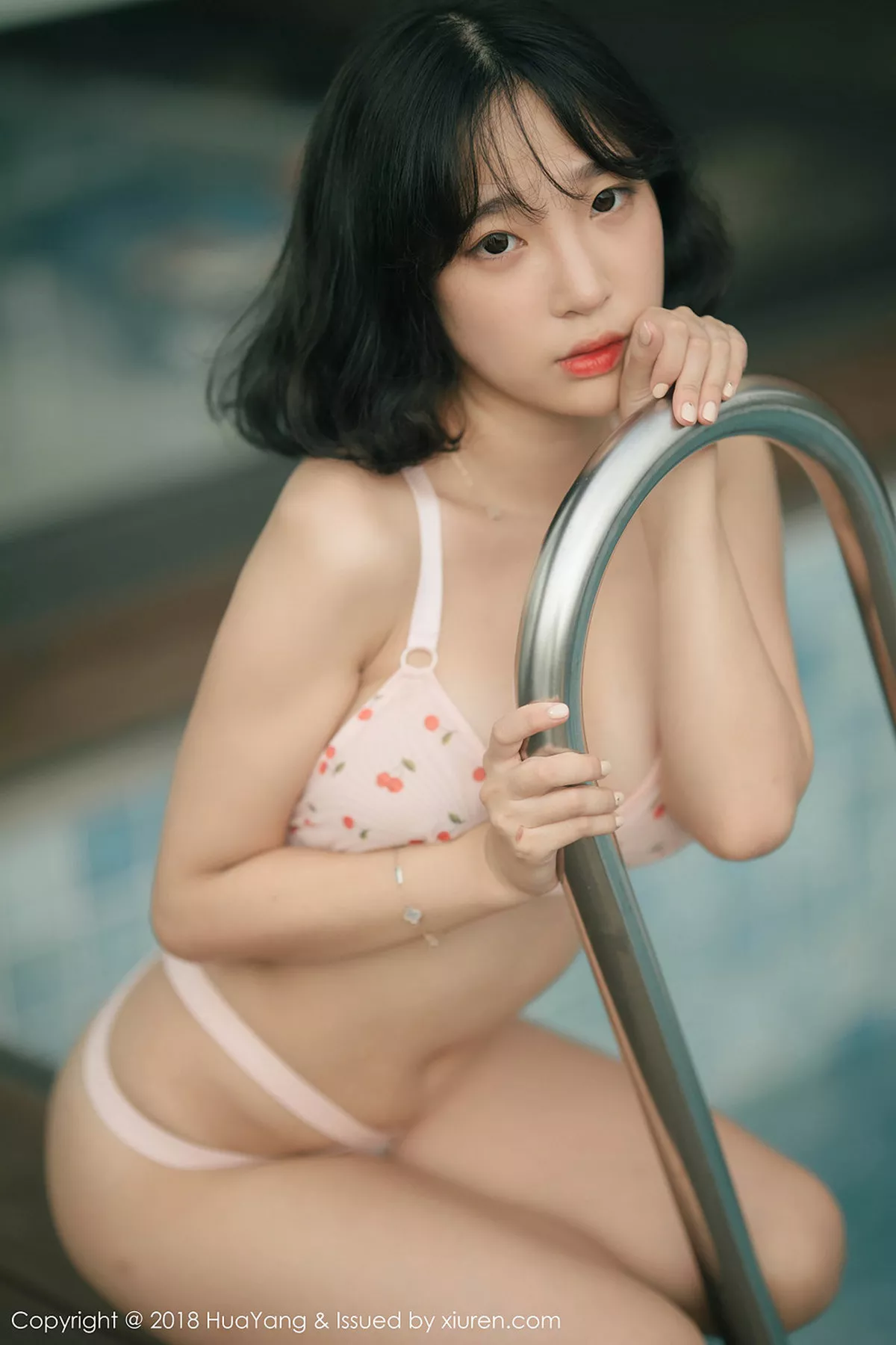 秀人集.com_[HuaYang花漾]Vol.085_韩国妹子卿卿户外性感比基尼秀完美身材撩人姿势诱惑写真45P