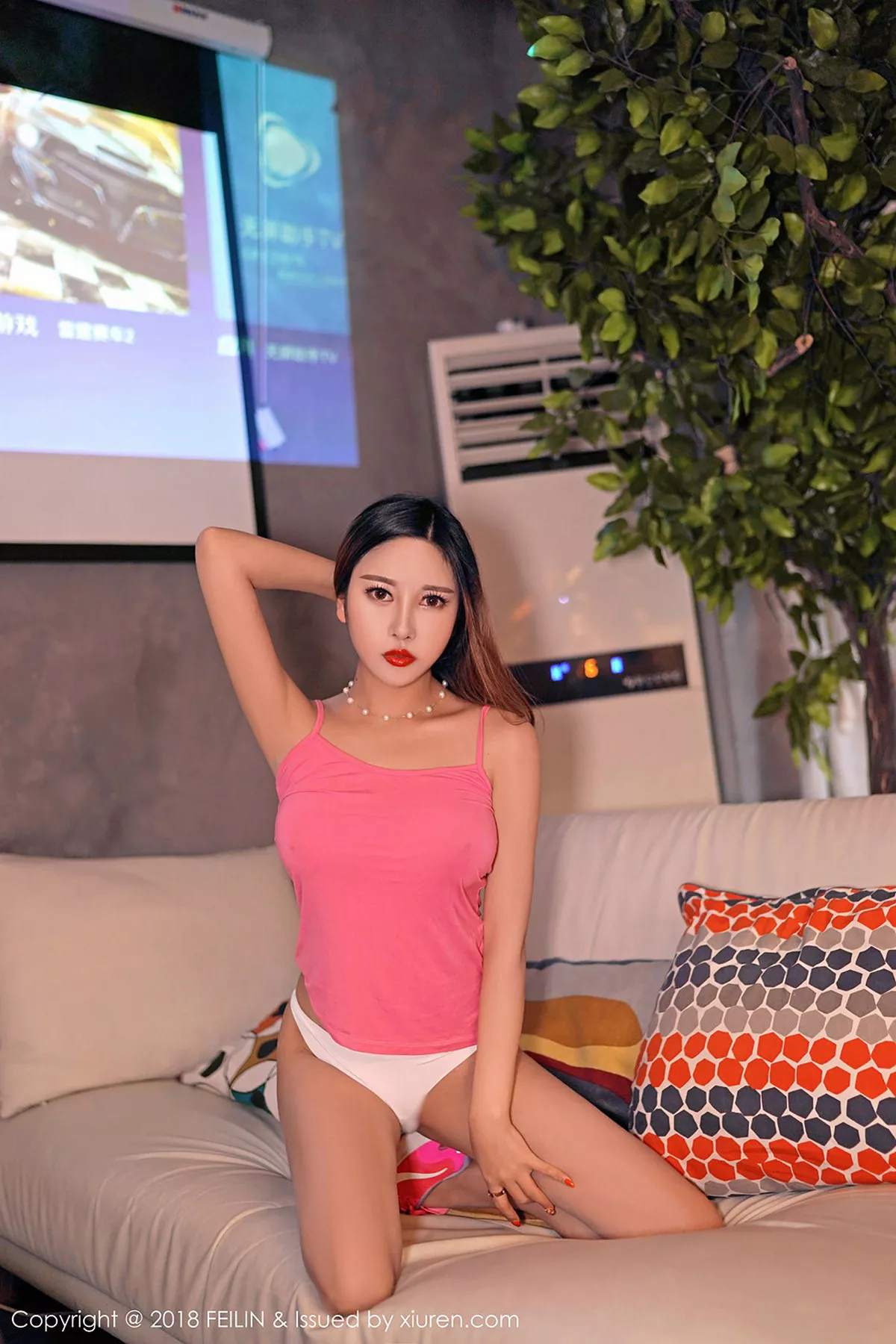 秀人集.com_[FeiLin嗲囡囡]Vol.168_嫩模李梓熙私房粉色吊带薄纱裙秀浑圆豪乳火辣诱惑写真37P