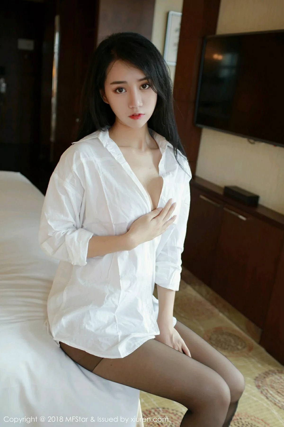 秀人集.com_[MFStar模范学院]Vol.156_嫩模白子嫣nicky真空白衬衣配超薄黑丝裤袜撩人诱惑写真40P