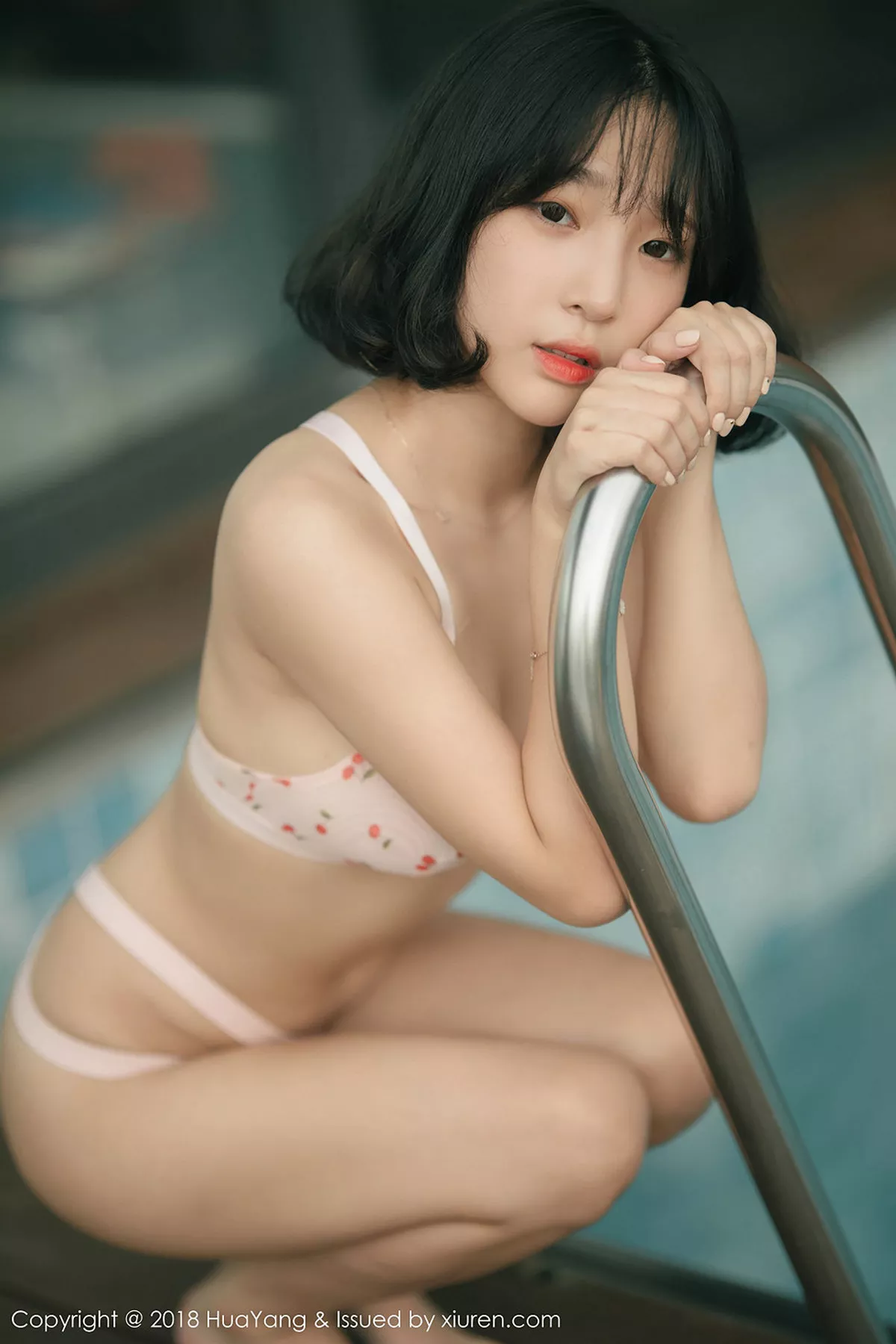 秀人集.com_[HuaYang花漾]Vol.085_韩国妹子卿卿户外性感比基尼秀完美身材撩人姿势诱惑写真45P