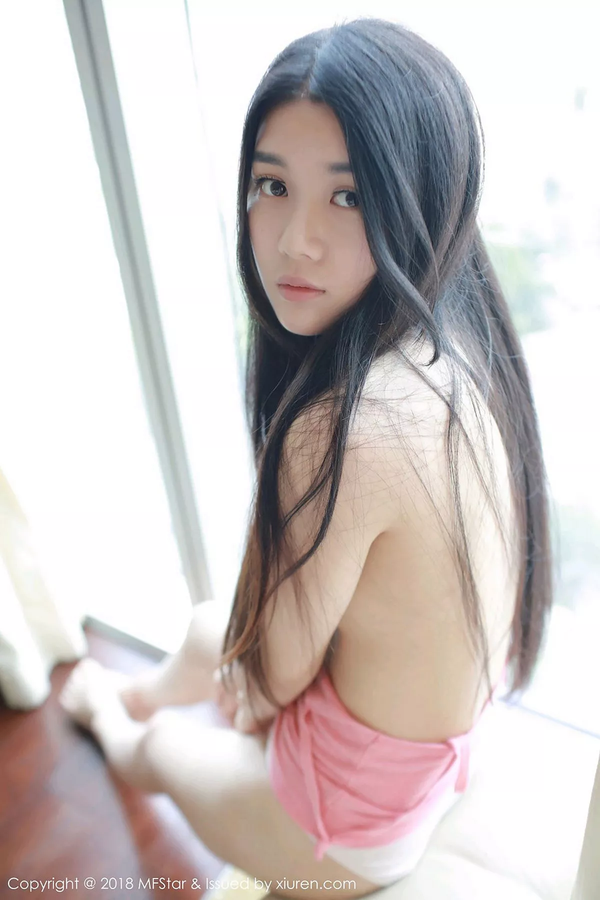 秀人集.com_[MFStar模范学院]Vol.153_嫩模王梓童Doirs居家脱粉色内衣露白嫩美乳撩人诱惑写真40P