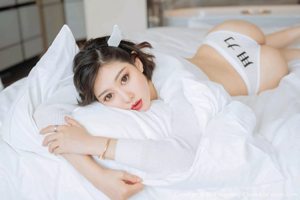 秀人集.com_[HuaYang花漾]Vol.167_嫩模艺轩私房床上性感内衣秀完美身材用力内裤撩人诱惑写真50P