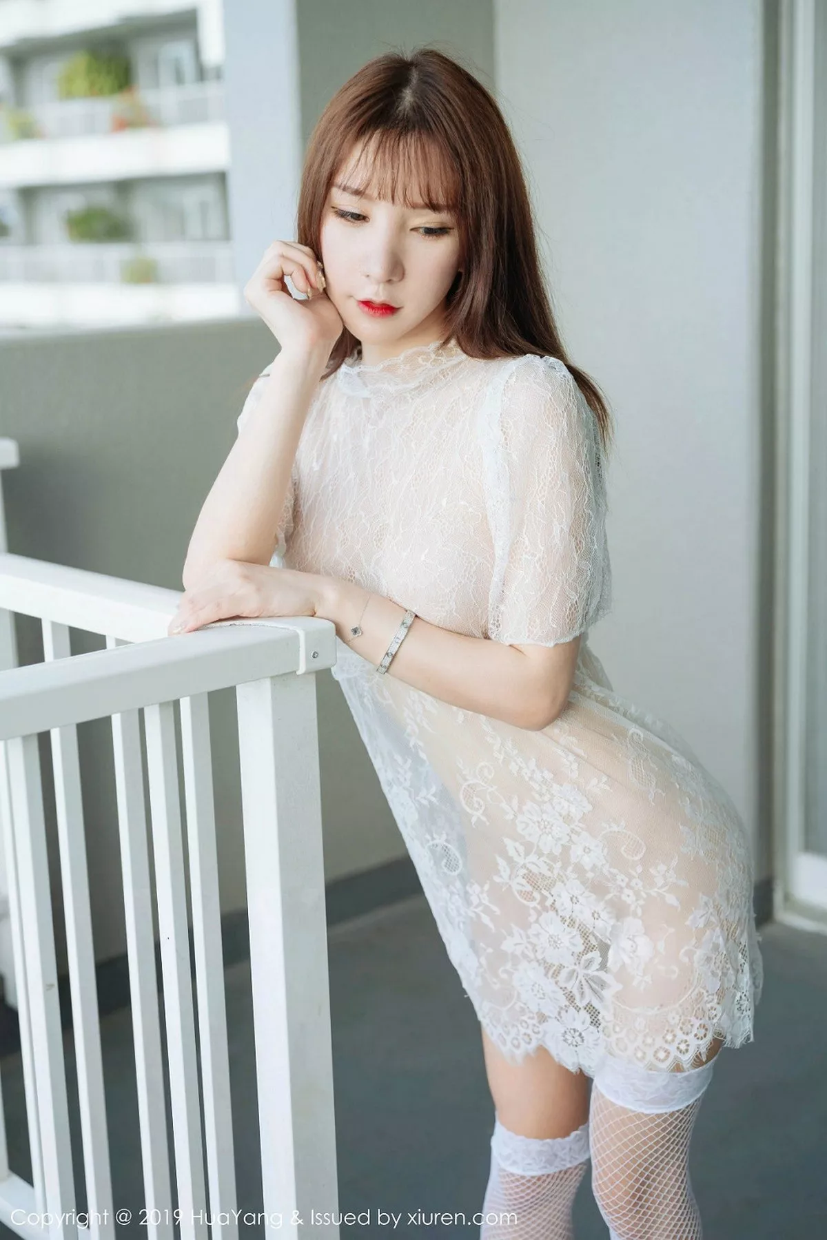 秀人集.com_[HuaYang花漾]Vol.169_女神周于希Sandy私房缕空薄纱内衣配蕾丝袜秀火辣身材诱惑写真50P
