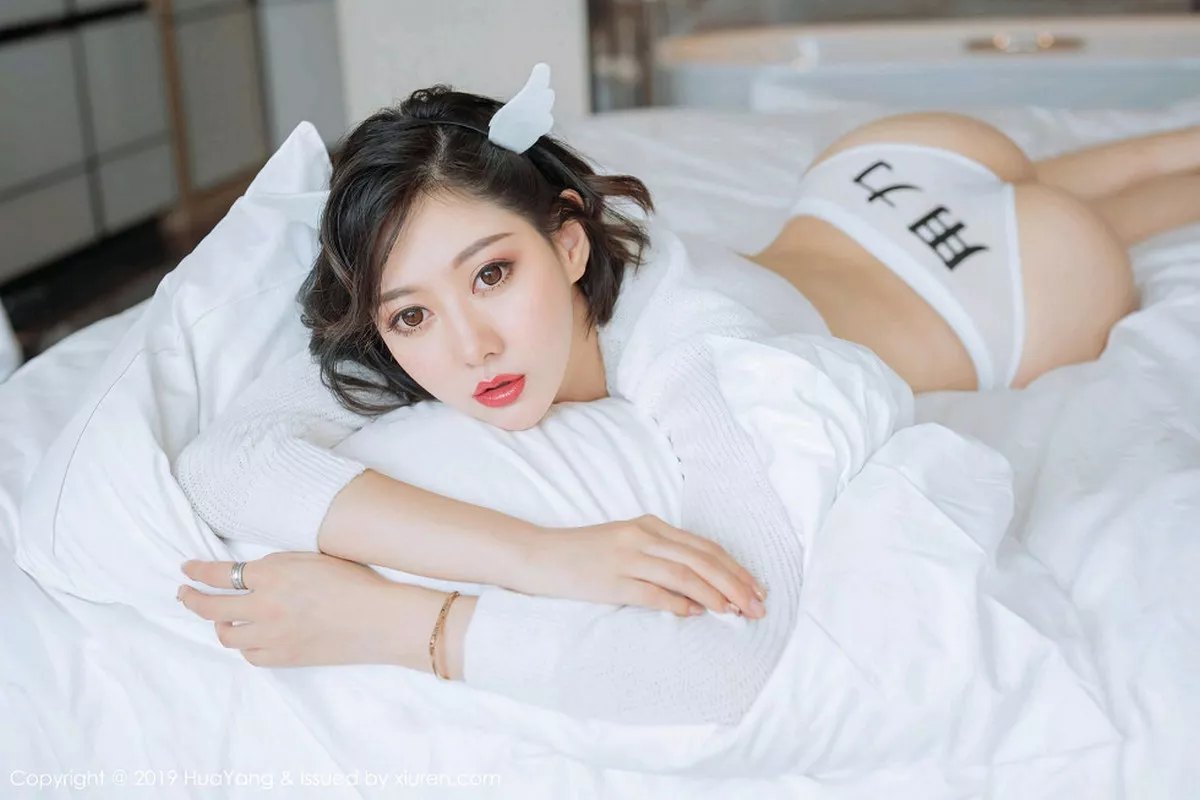 秀人集.com_[HuaYang花漾]Vol.167_嫩模艺轩私房床上性感内衣秀完美身材用力内裤撩人诱惑写真50P