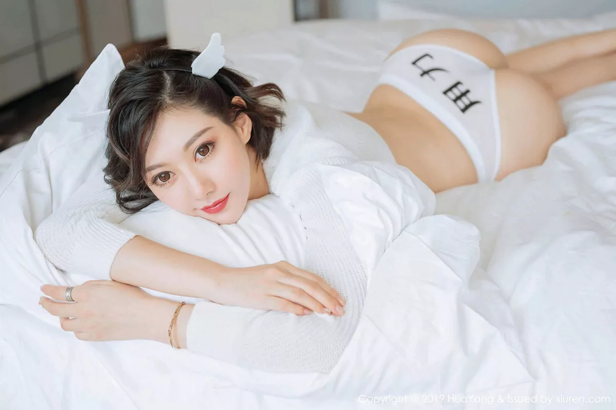 秀人集.com_[HuaYang花漾]Vol.167_嫩模艺轩私房床上性感内衣秀完美身材用力内裤撩人诱惑写真50P