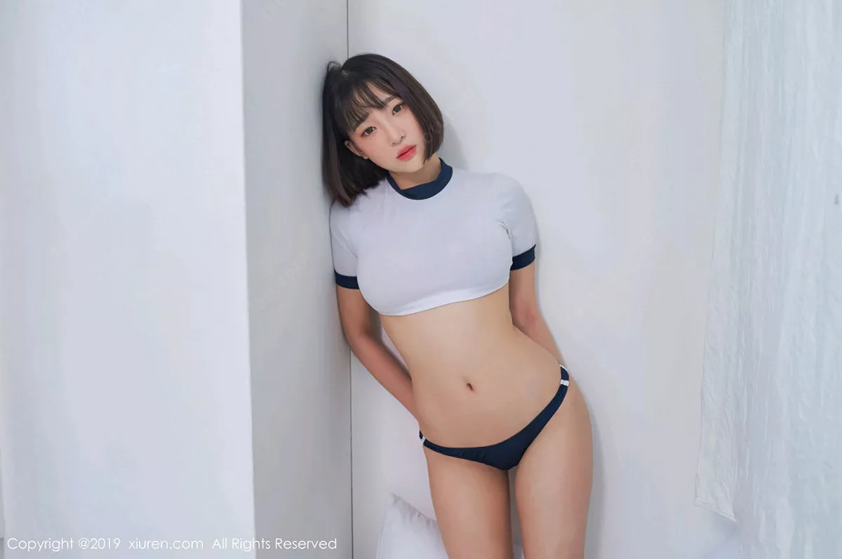秀人集.com_[XiuRen秀人网]No.1611_美女模特_卿卿韩国旅拍海边沙滩性感比基尼秀完美身材写真53P