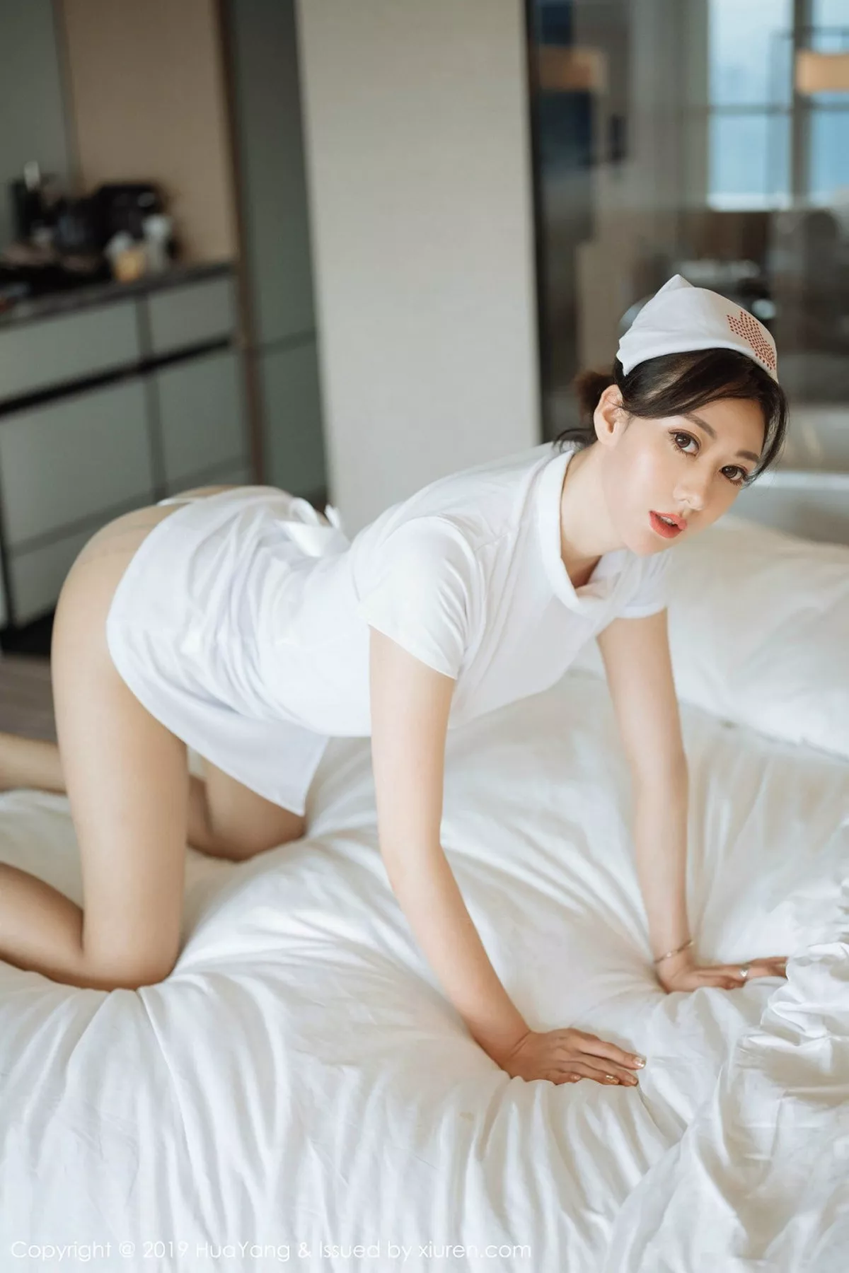 秀人集.com_[HuaYang花漾]Vol.166_嫩模艺轩私房性感护士装肉丝裤袜乱剪破洞撩人诱惑写真60P