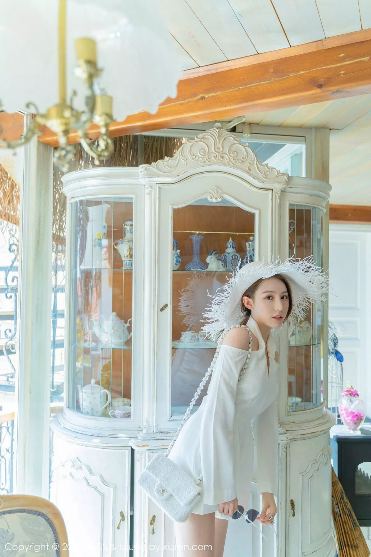 秀人集.com_[IMISS爱蜜社]Vol.368_女神Lynn刘奕宁土耳其旅拍户外白色比基尼秀完美身材诱惑写真39P