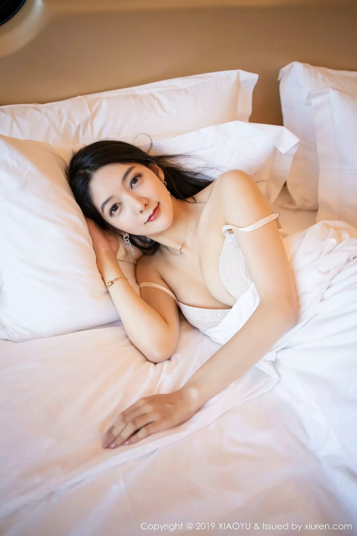 秀人集.com_[XiaoYu画语界]Vol.132_女神Angela小热巴私房床上半脱露完美身材豪乳诱惑写真106P