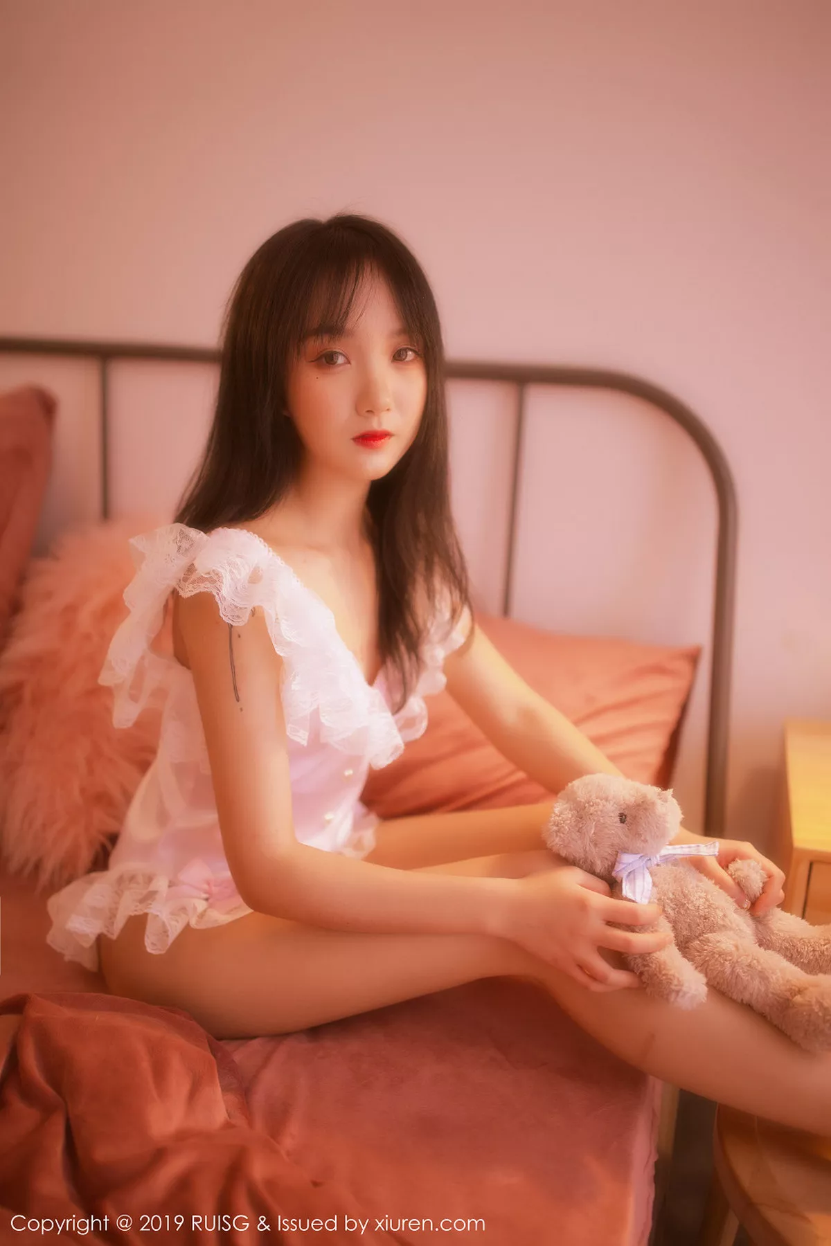 秀人集.com_[RUISG瑞丝馆]Vol.085_新人妹子小葡萄miki私房梦幻光线诱人蕾丝内衣唯美诱惑写真43P
