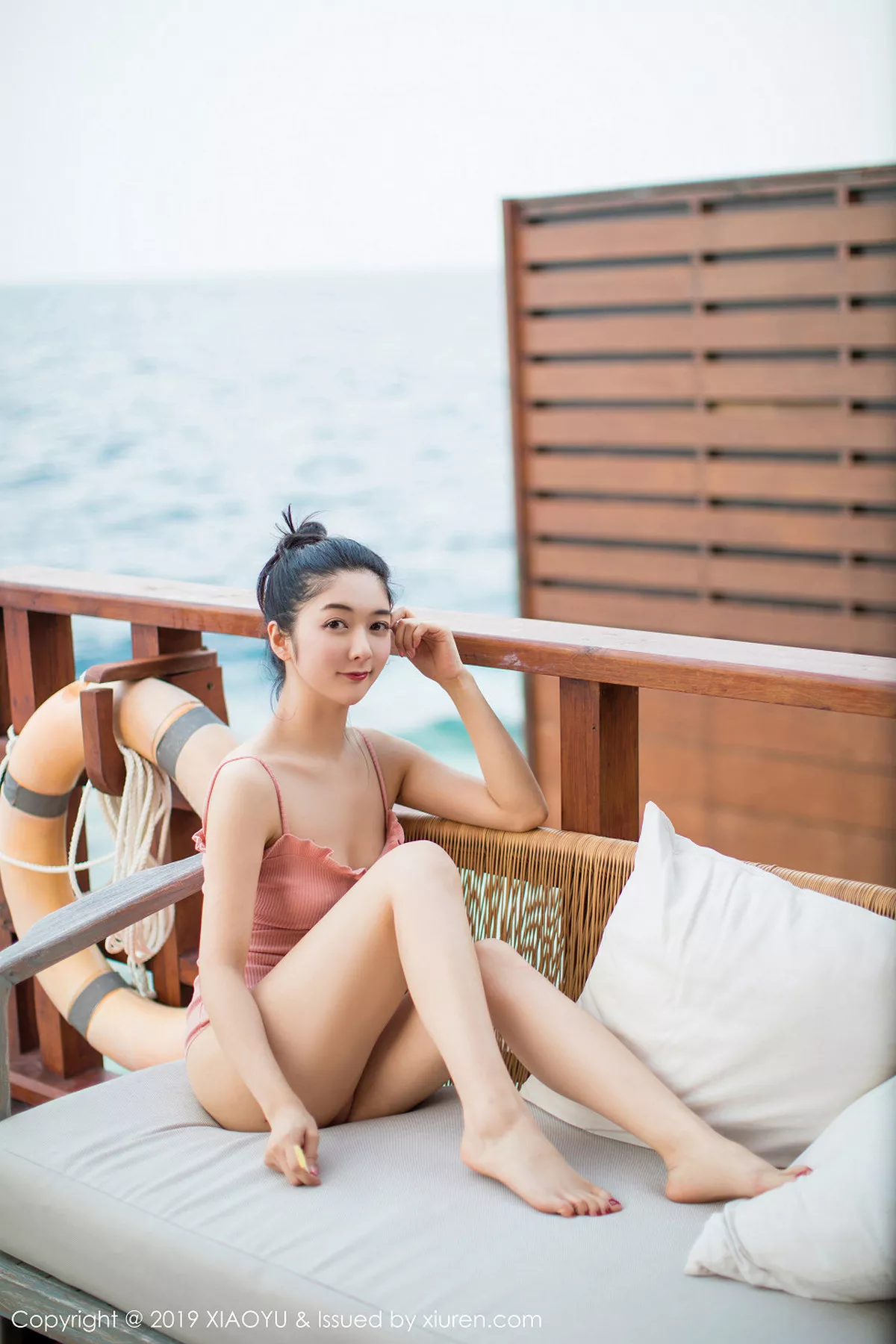 秀人集.com_[XiaoYu画语界]Vol.150_女神Angela喜欢猫马尔代夫旅拍粉色吊带内衣惹人诱惑写真66P