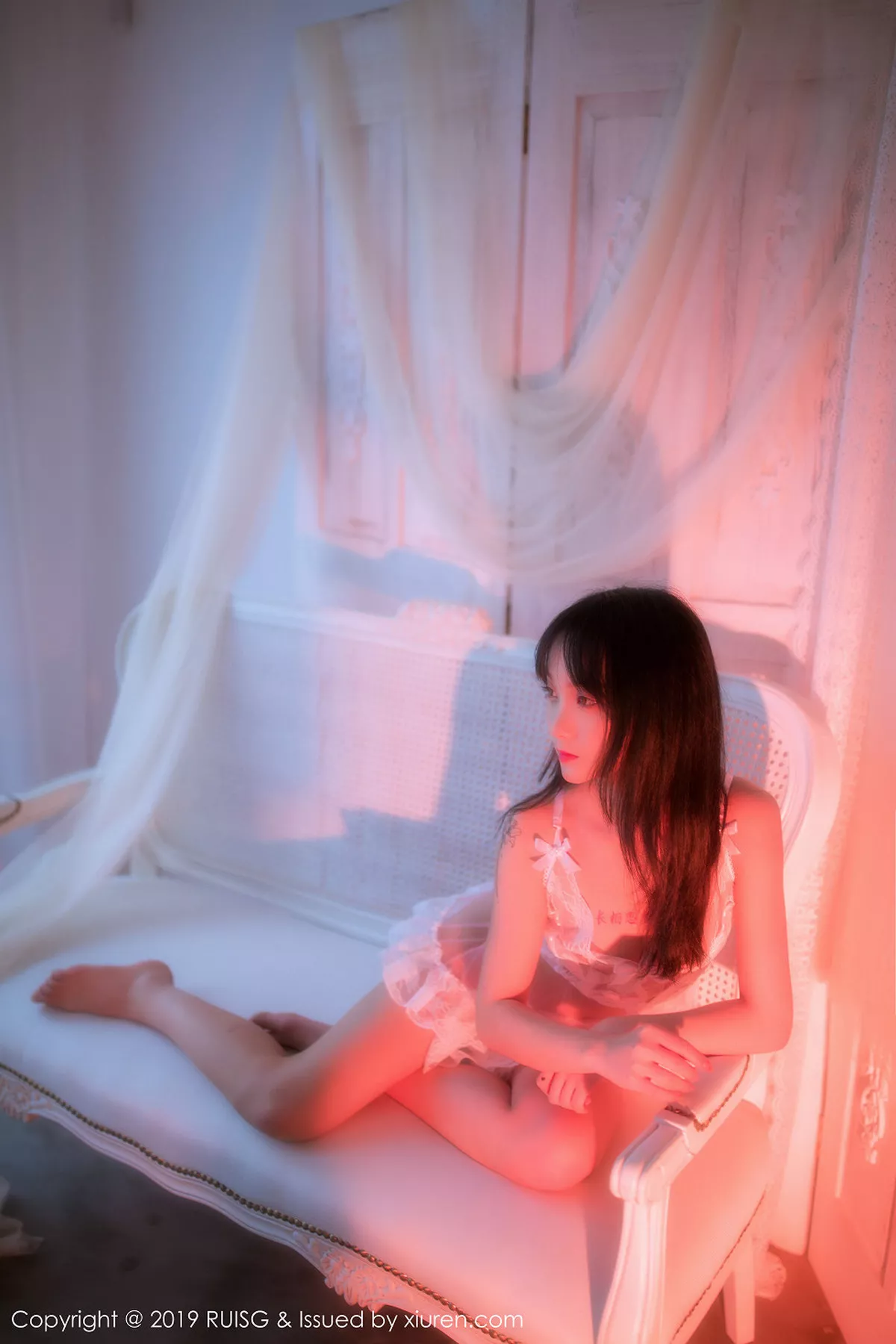 秀人集.com_[RUISG瑞丝馆]Vol.079_嫩模小葡萄miki私房梦幻光线下白色蕾丝薄纱内衣惹火诱惑写真42P