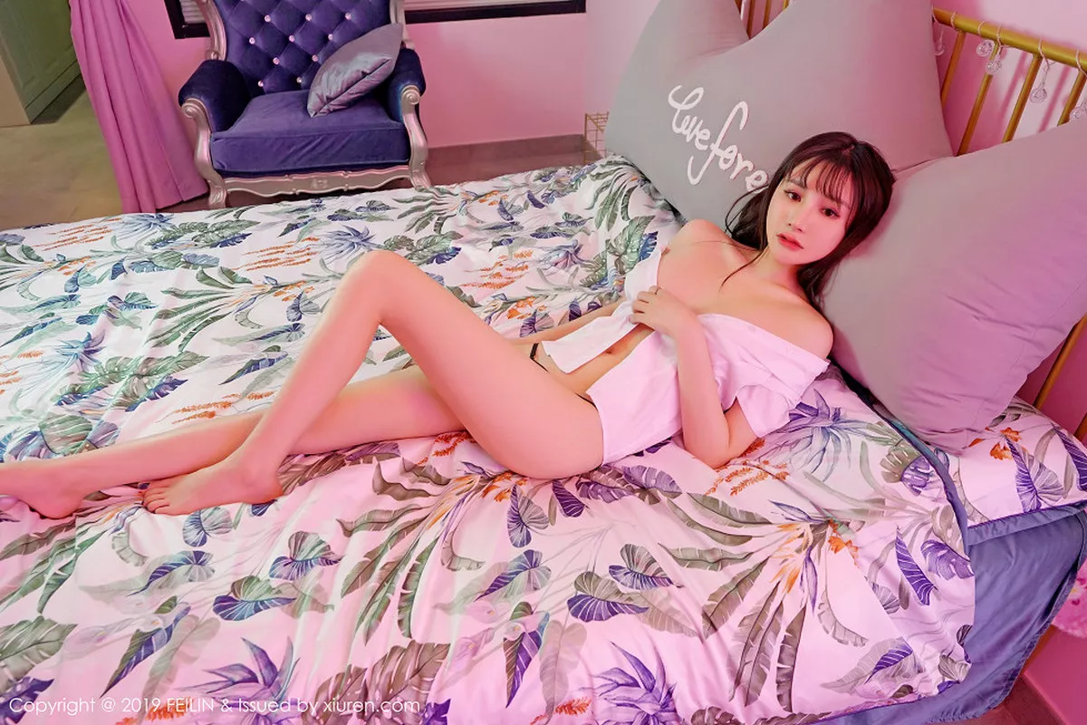 秀人集.com_[FeiLin嗲囡囡]Vol.205_嫩模Celina青妍私房薄纱透视内衣+真空白衬衣秀豪乳诱惑写真48P