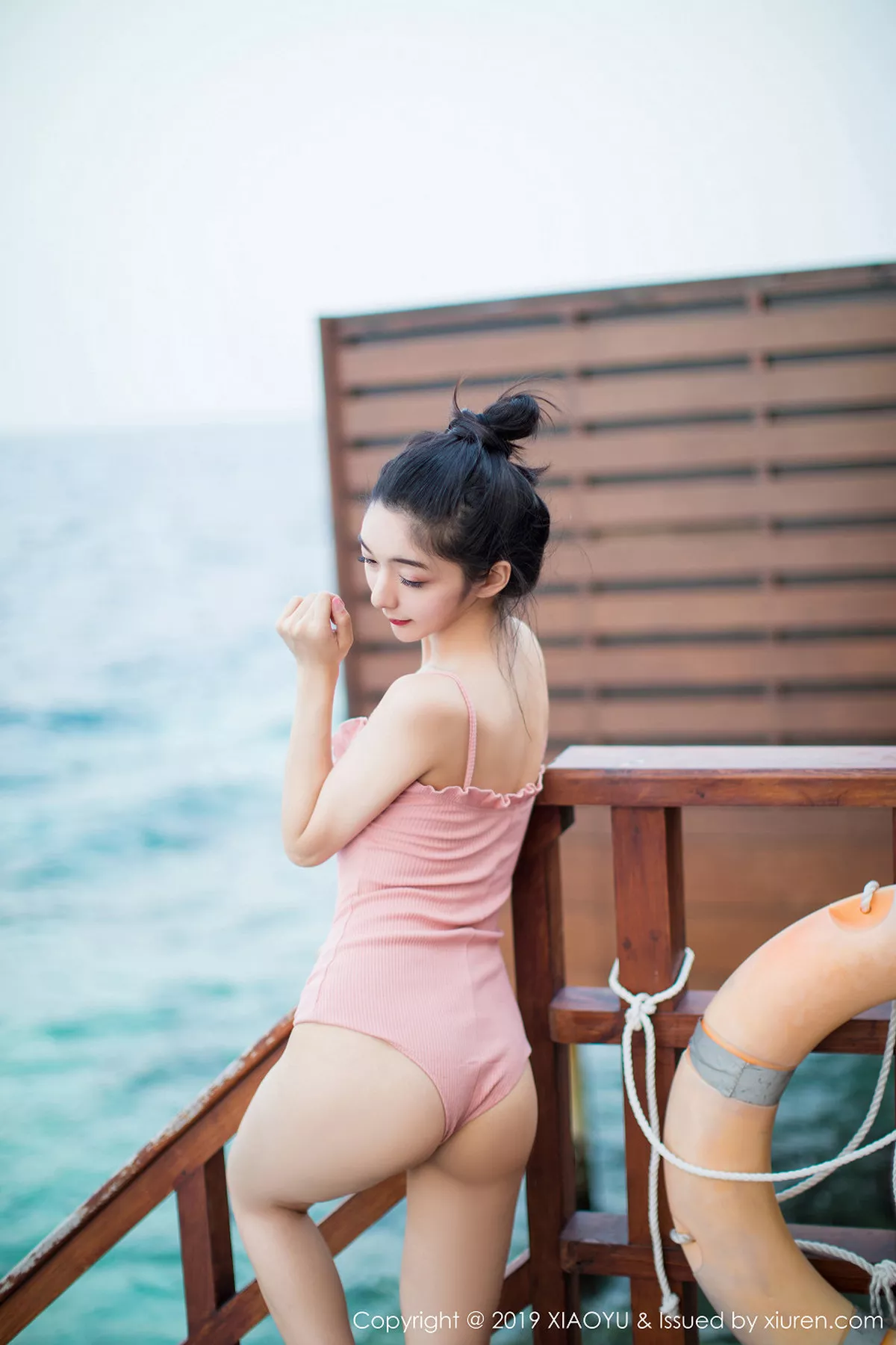 秀人集.com_[XiaoYu画语界]Vol.150_女神Angela喜欢猫马尔代夫旅拍粉色吊带内衣惹人诱惑写真66P