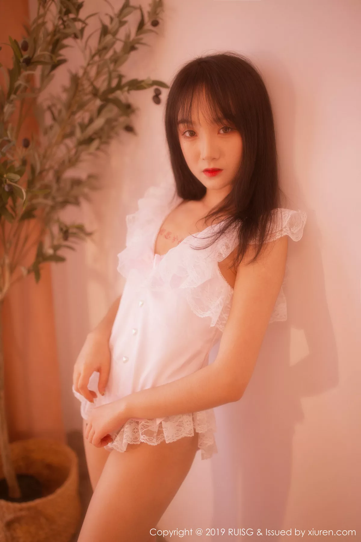 秀人集.com_[RUISG瑞丝馆]Vol.085_新人妹子小葡萄miki私房梦幻光线诱人蕾丝内衣唯美诱惑写真43P