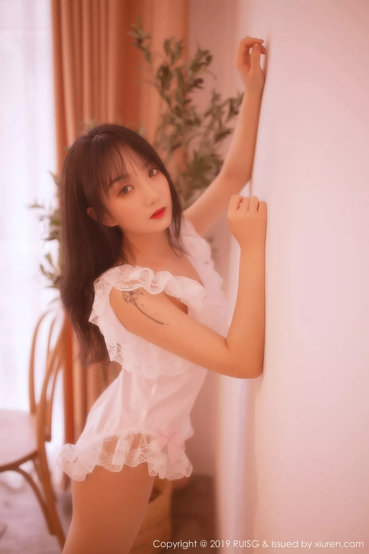 秀人集.com_[RUISG瑞丝馆]Vol.085_新人妹子小葡萄miki私房梦幻光线诱人蕾丝内衣唯美诱惑写真43P