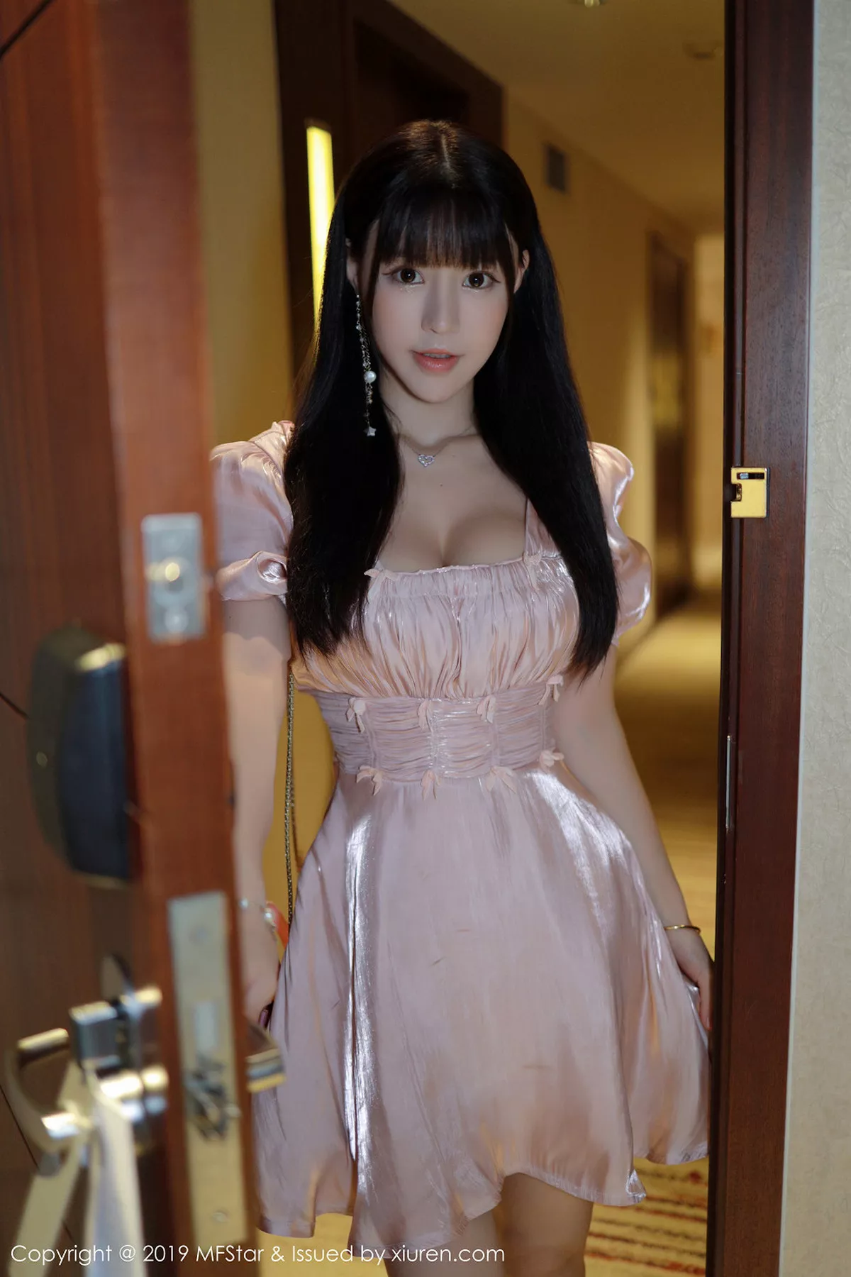 秀人集.com_[MFStar模范学院]Vol.217_女神Flower朱可儿粉色连身裙全脱秀性感内衣完美诱惑写真90P