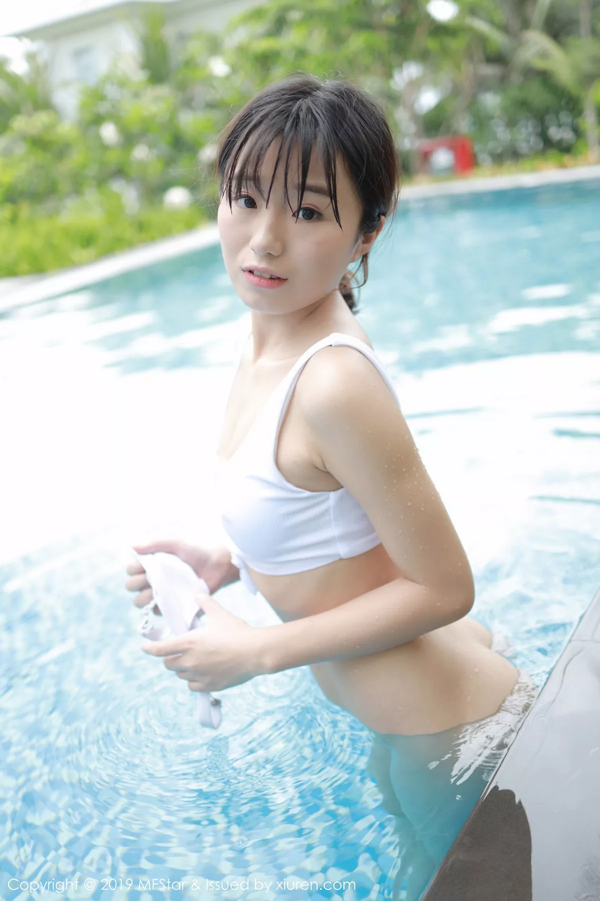 秀人集.com_[MFStar模范学院]Vol.214_嫩模仓井优香室外泳池性感比基尼秀完美身材写真65P