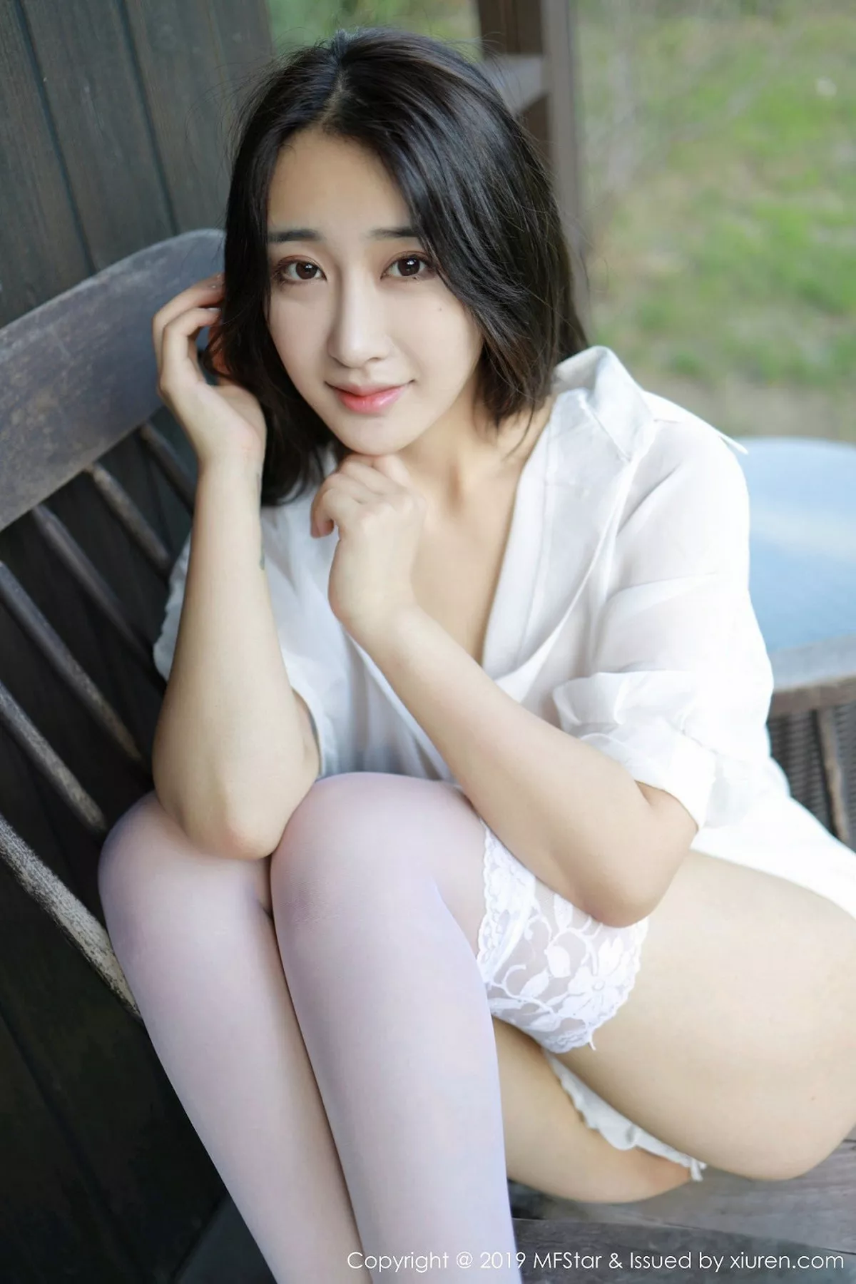 秀人集.com_[MFStar模范学院]Vol.219_嫩模Betty林子欣日本旅拍户外白衬衣配蕾丝吊袜诱惑写真53P