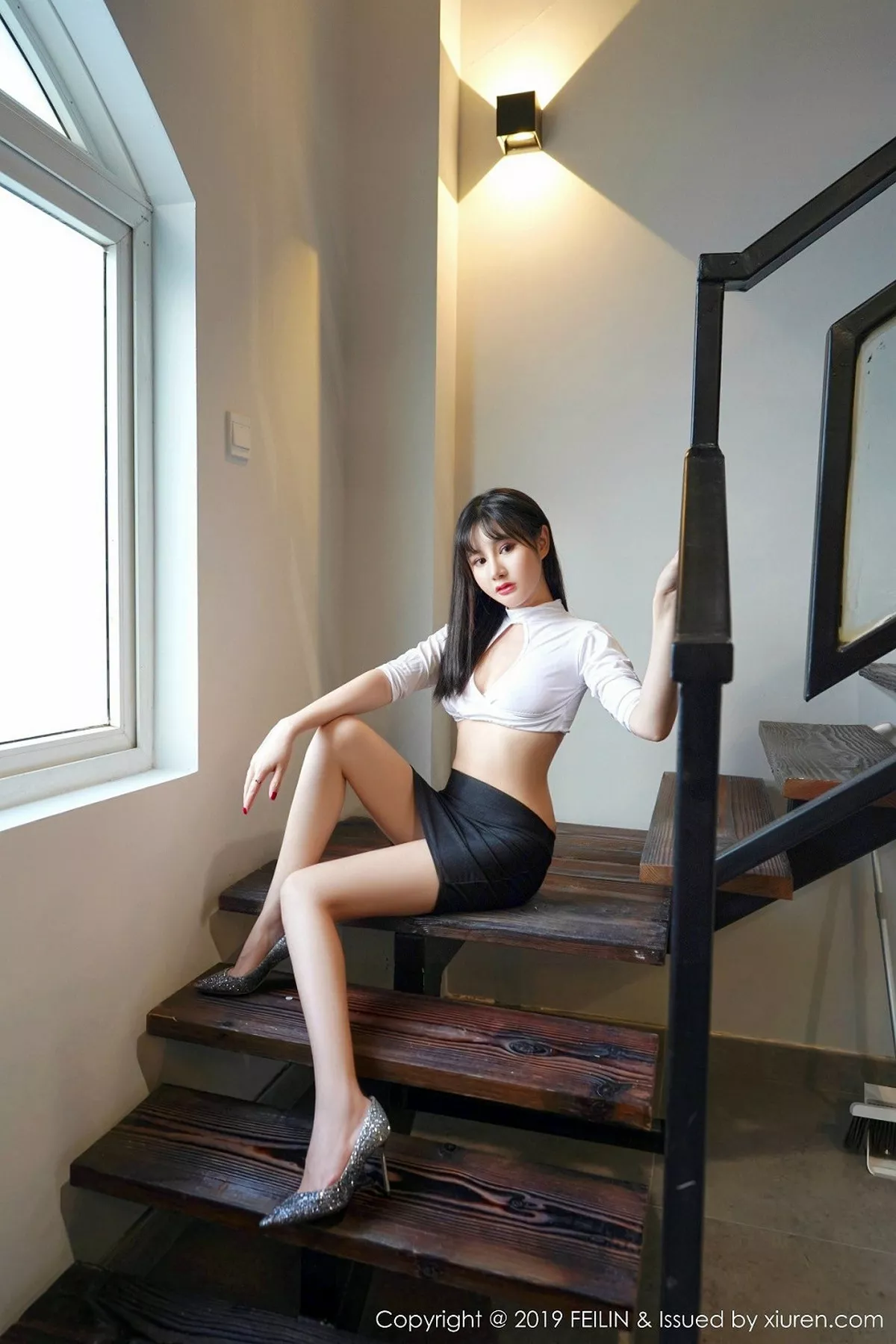 秀人集.com_[FeiLin嗲囡囡]Vol.210_嫩模Celina青妍私房白色内衣配黑短裙半脱露翘臀诱惑写真41P