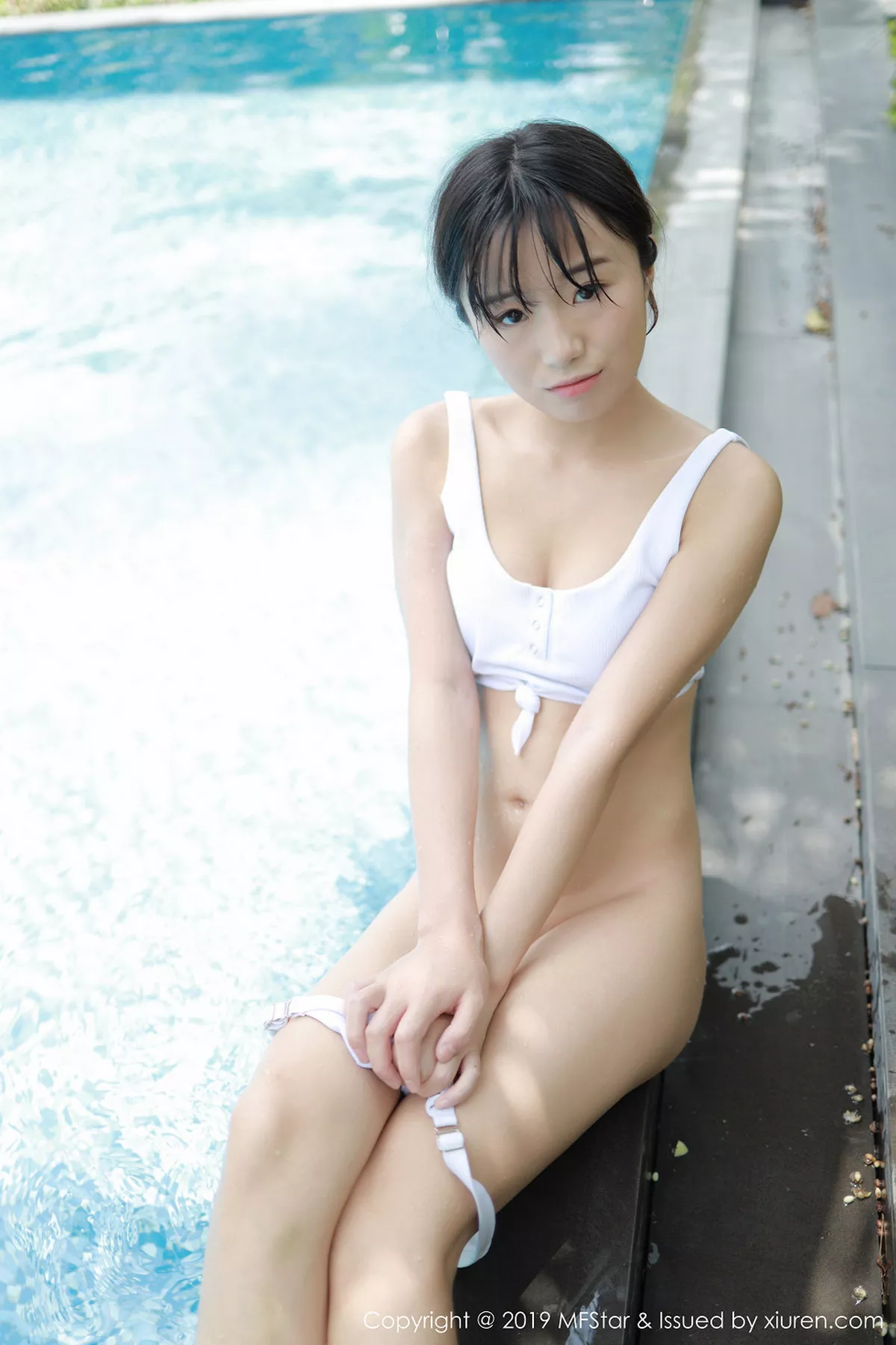 秀人集.com_[MFStar模范学院]Vol.214_嫩模仓井优香室外泳池性感比基尼秀完美身材写真65P
