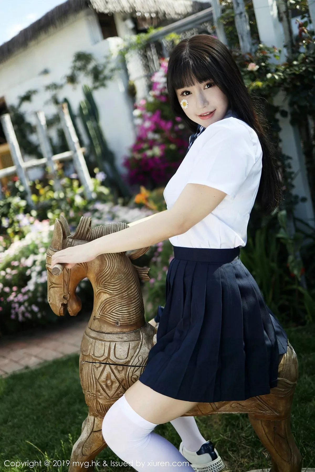 秀人集.com_[MyGirl美媛馆]Vol.394_女神Flower朱可儿大理旅拍户外学生装大胆撩裙诱惑写真54P