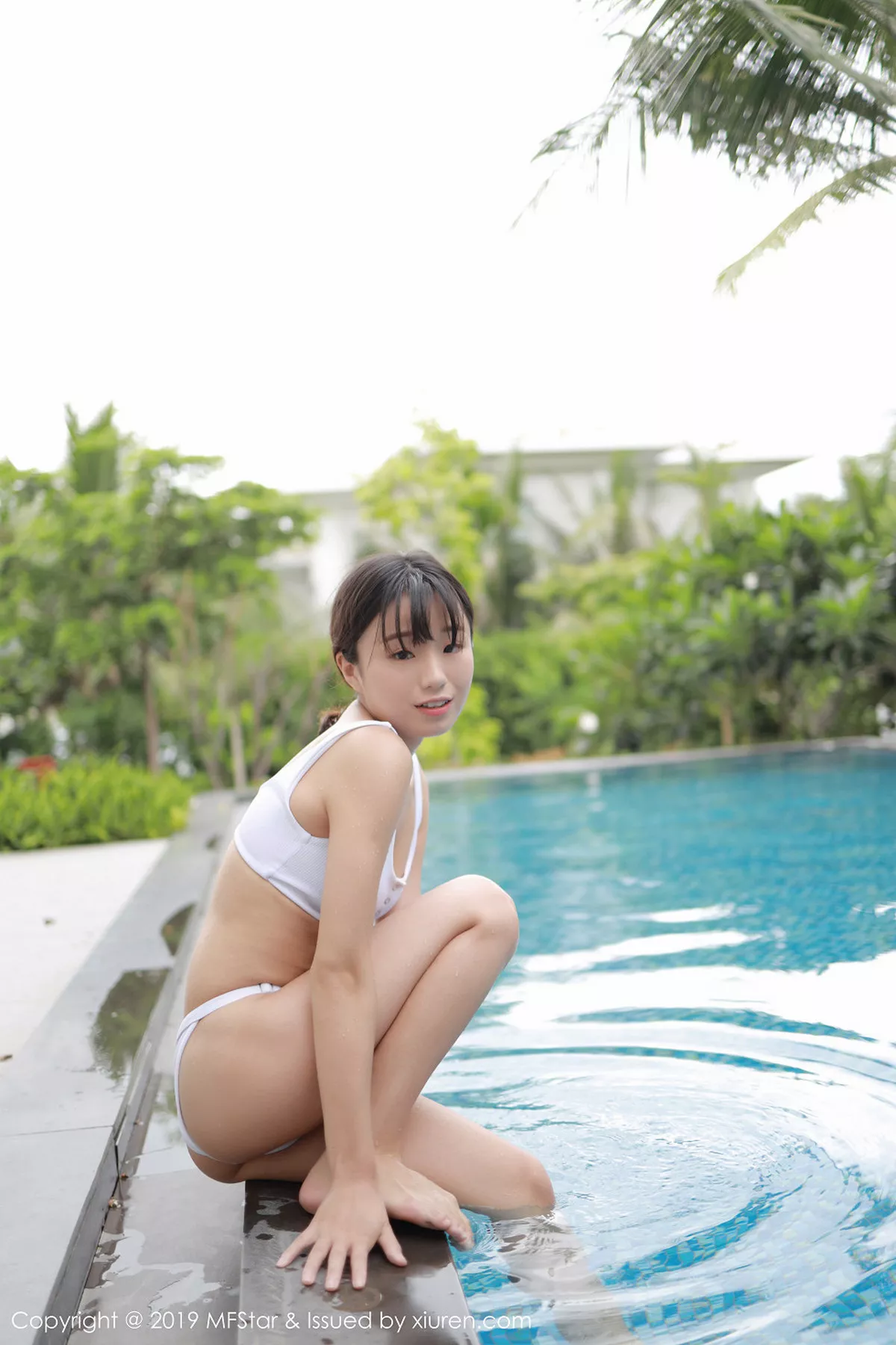 秀人集.com_[MFStar模范学院]Vol.214_嫩模仓井优香室外泳池性感比基尼秀完美身材写真65P