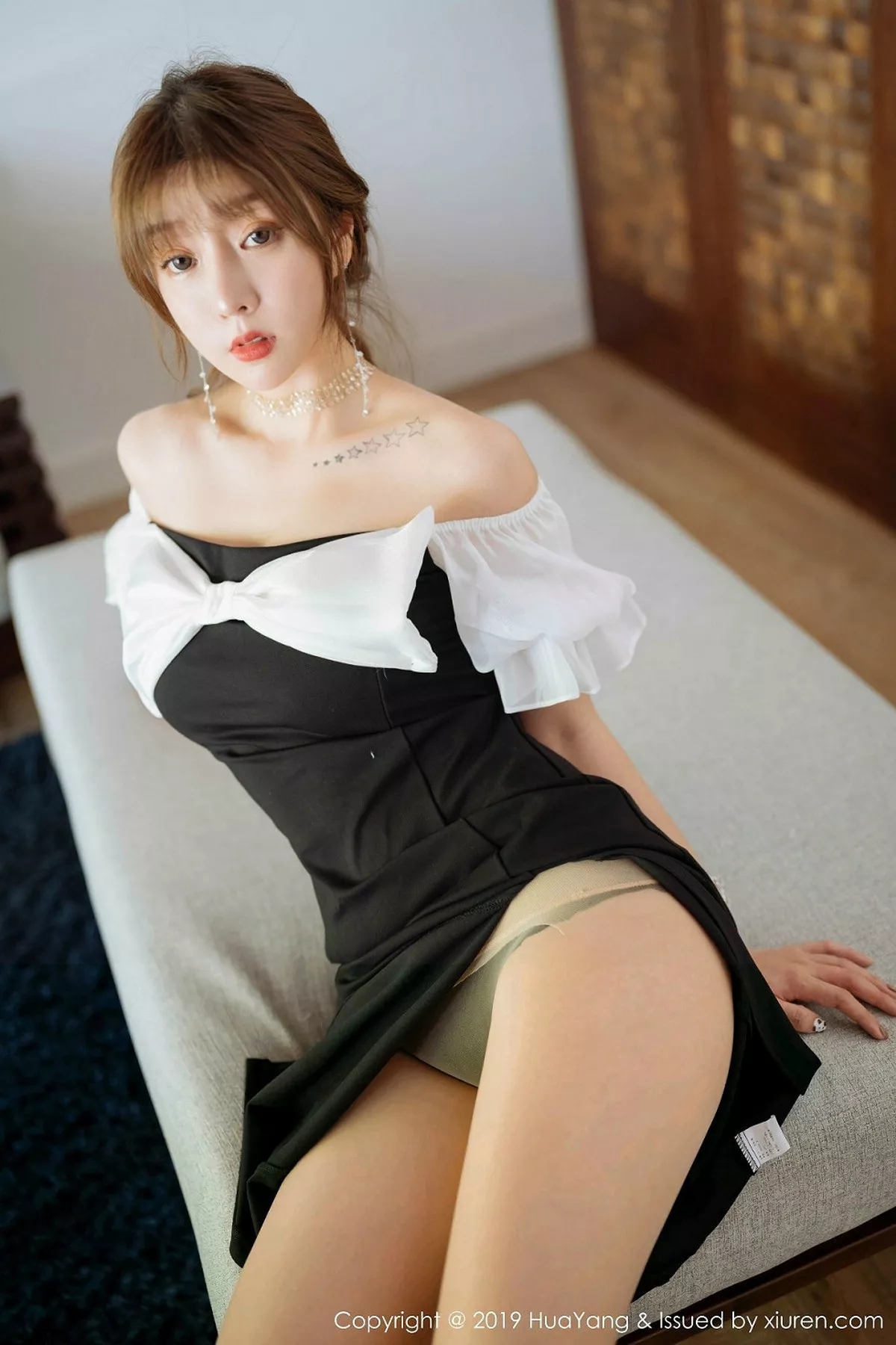 秀人集.com_[HuaYang花漾]Vol.173_嫩模王雨纯马代旅拍私房黑色连身裙半撩露情趣内裤诱惑写真60P