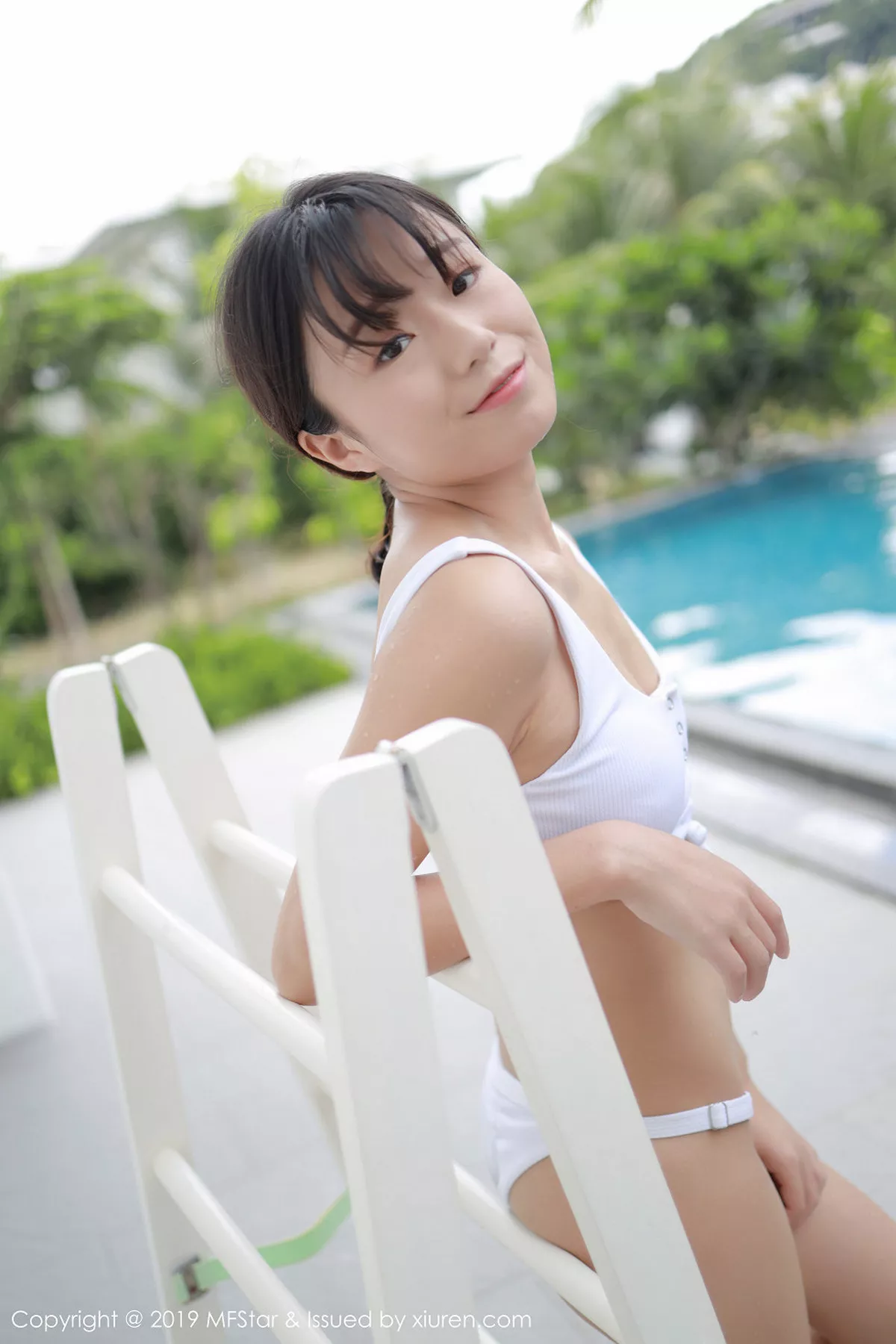秀人集.com_[MFStar模范学院]Vol.214_嫩模仓井优香室外泳池性感比基尼秀完美身材写真65P