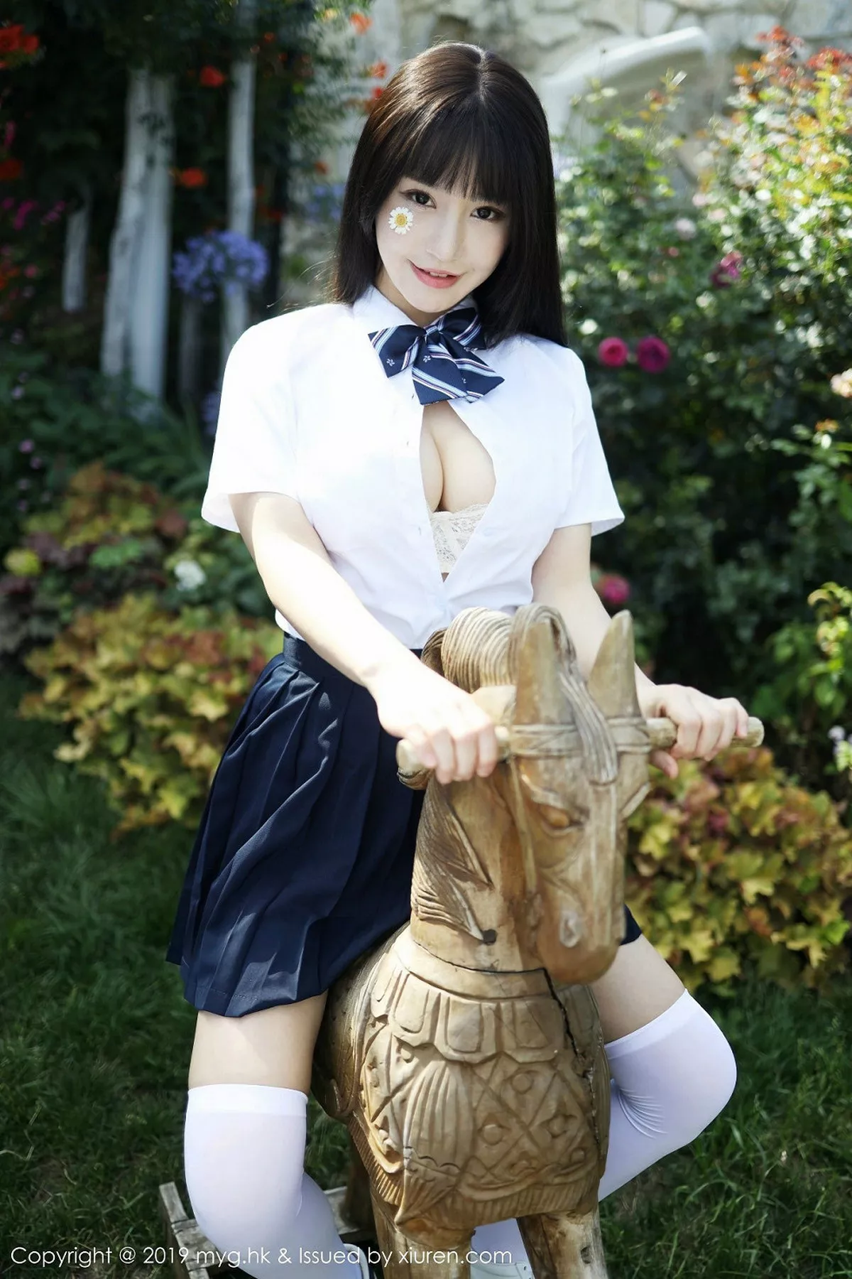 秀人集.com_[MyGirl美媛馆]Vol.394_女神Flower朱可儿大理旅拍户外学生装大胆撩裙诱惑写真54P