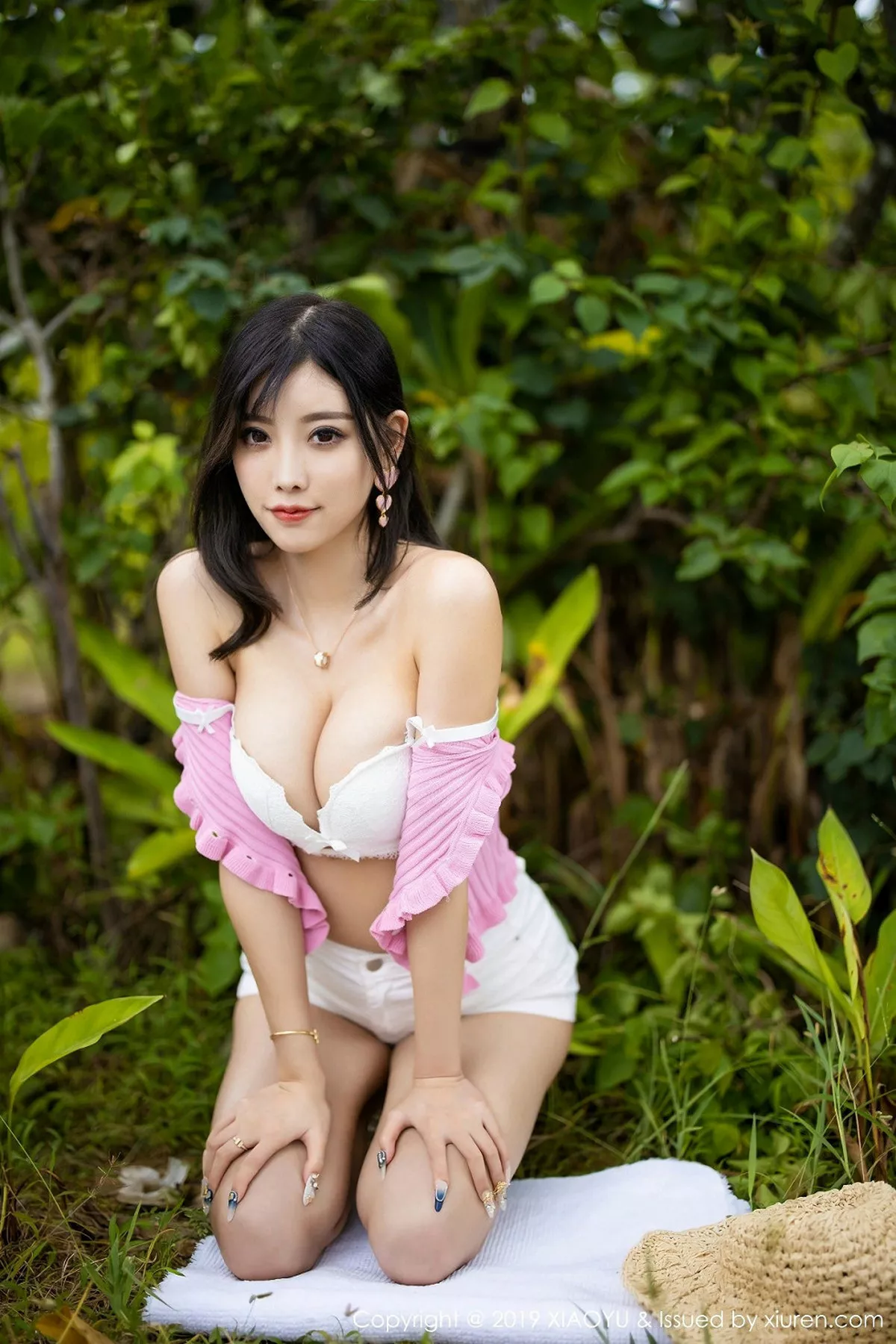 秀人集.com_[XiaoYu画语界]Vol.169_女神杨晨晨sugar心愿旅拍户外草帽女孩蕾丝内衣完美诱惑写真63P