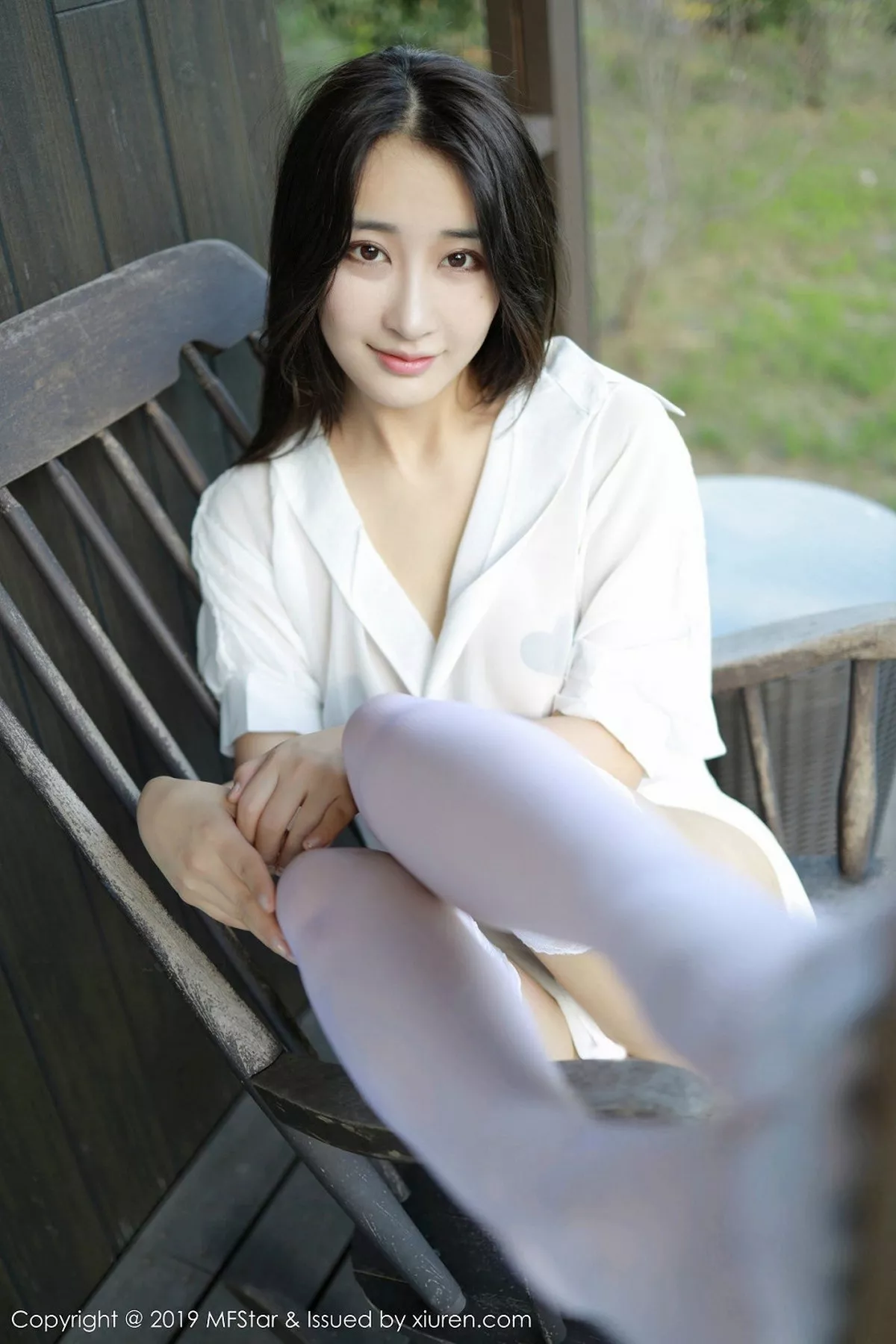 秀人集.com_[MFStar模范学院]Vol.219_嫩模Betty林子欣日本旅拍户外白衬衣配蕾丝吊袜诱惑写真53P