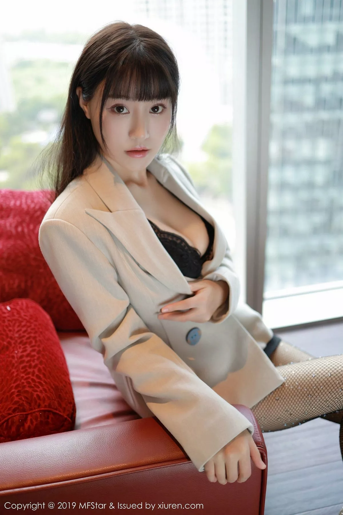 秀人集.com_[MFStar模范学院]Vol.224_女神Flower朱可儿私房脱西服露黑色情趣内衣极致诱惑写真50P