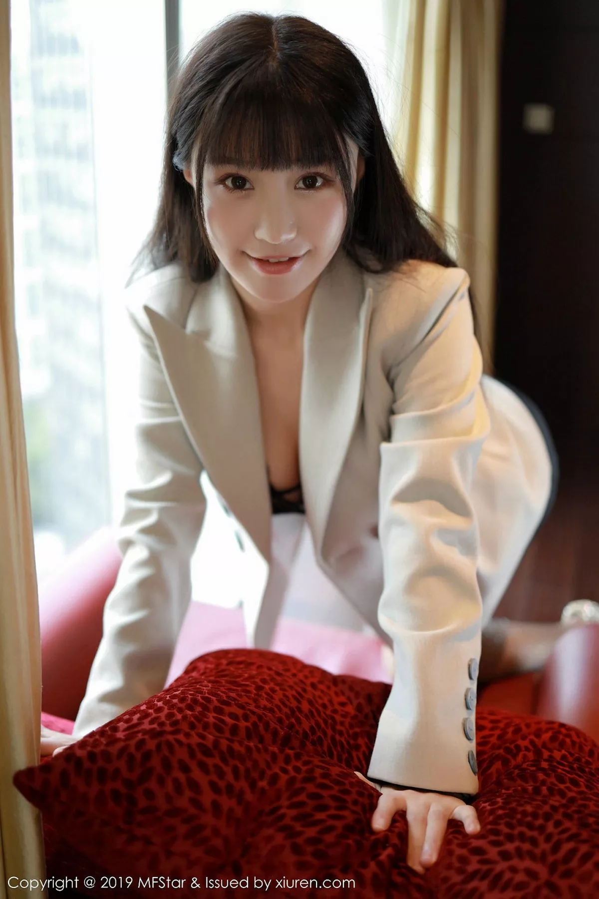 秀人集.com_[MFStar模范学院]Vol.224_女神Flower朱可儿私房脱西服露黑色情趣内衣极致诱惑写真50P