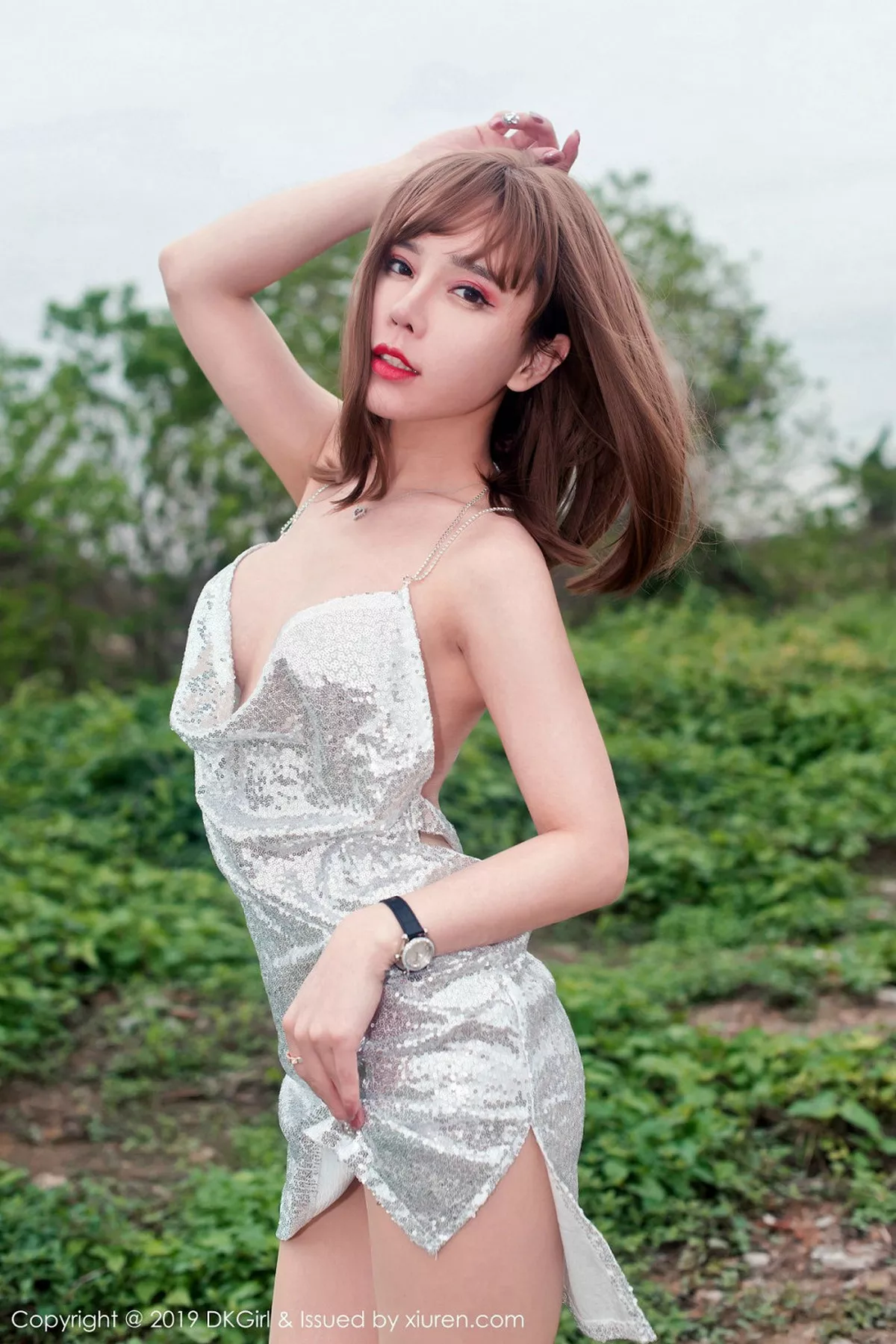 秀人集.com_[DKGirl御女郎]Vol.120_嫩模艾小青户外真空吊带裙配超薄无内肉丝惹火诱惑写真49P