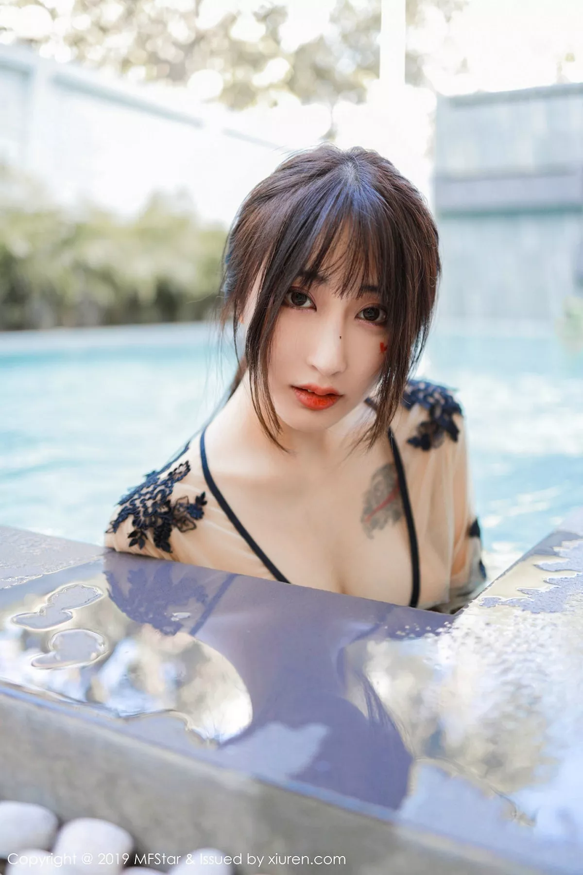 秀人集.com_[MFStar模范学院]Vol.230_嫩模Betty林子欣泰国清迈旅拍泳池出浴美人湿身诱惑写真62P